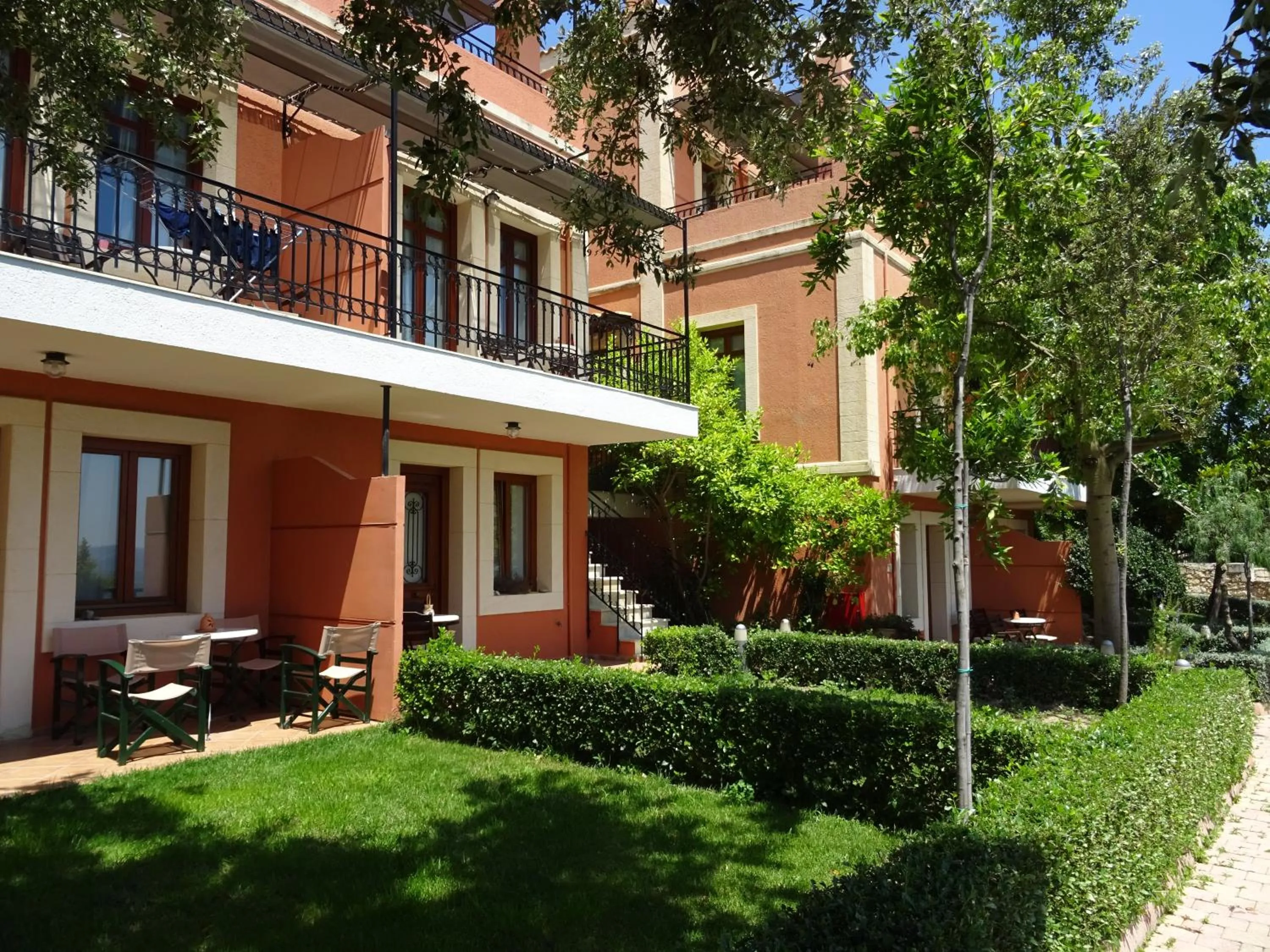 Property building in Katalagari Country Suites