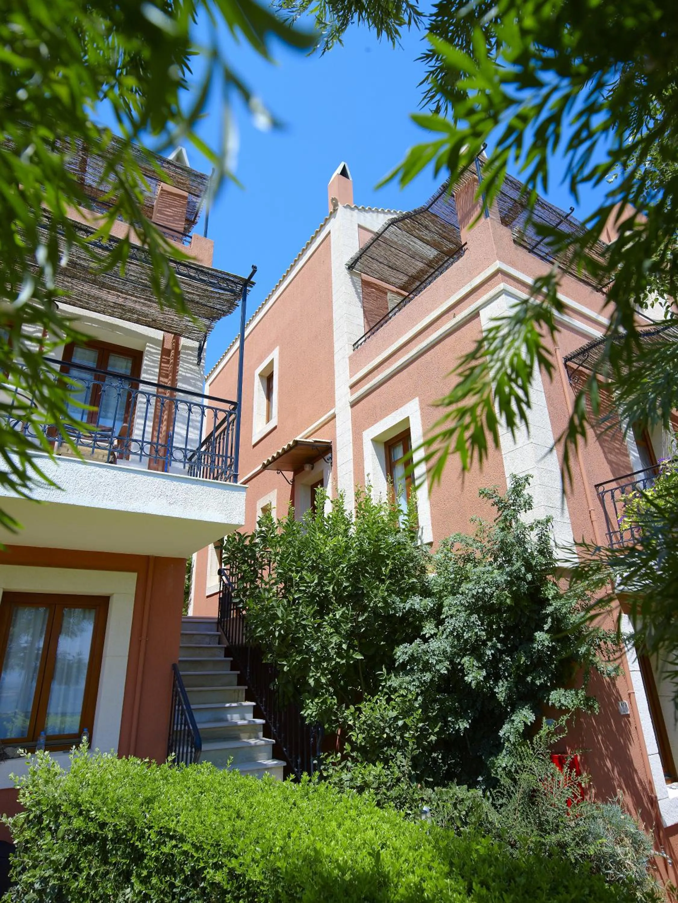 Property building in Katalagari Country Suites