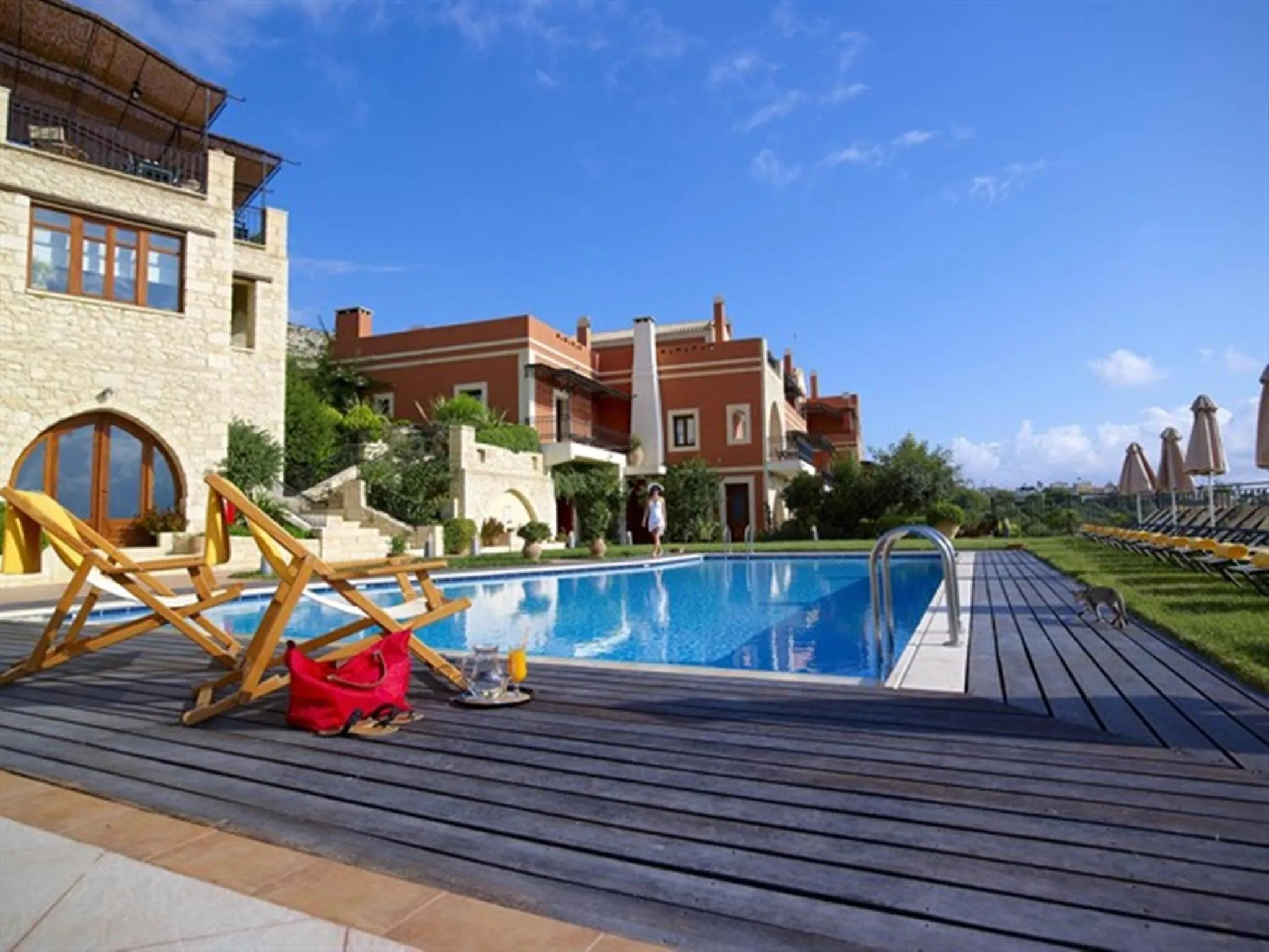 Swimming pool in Katalagari Country Suites