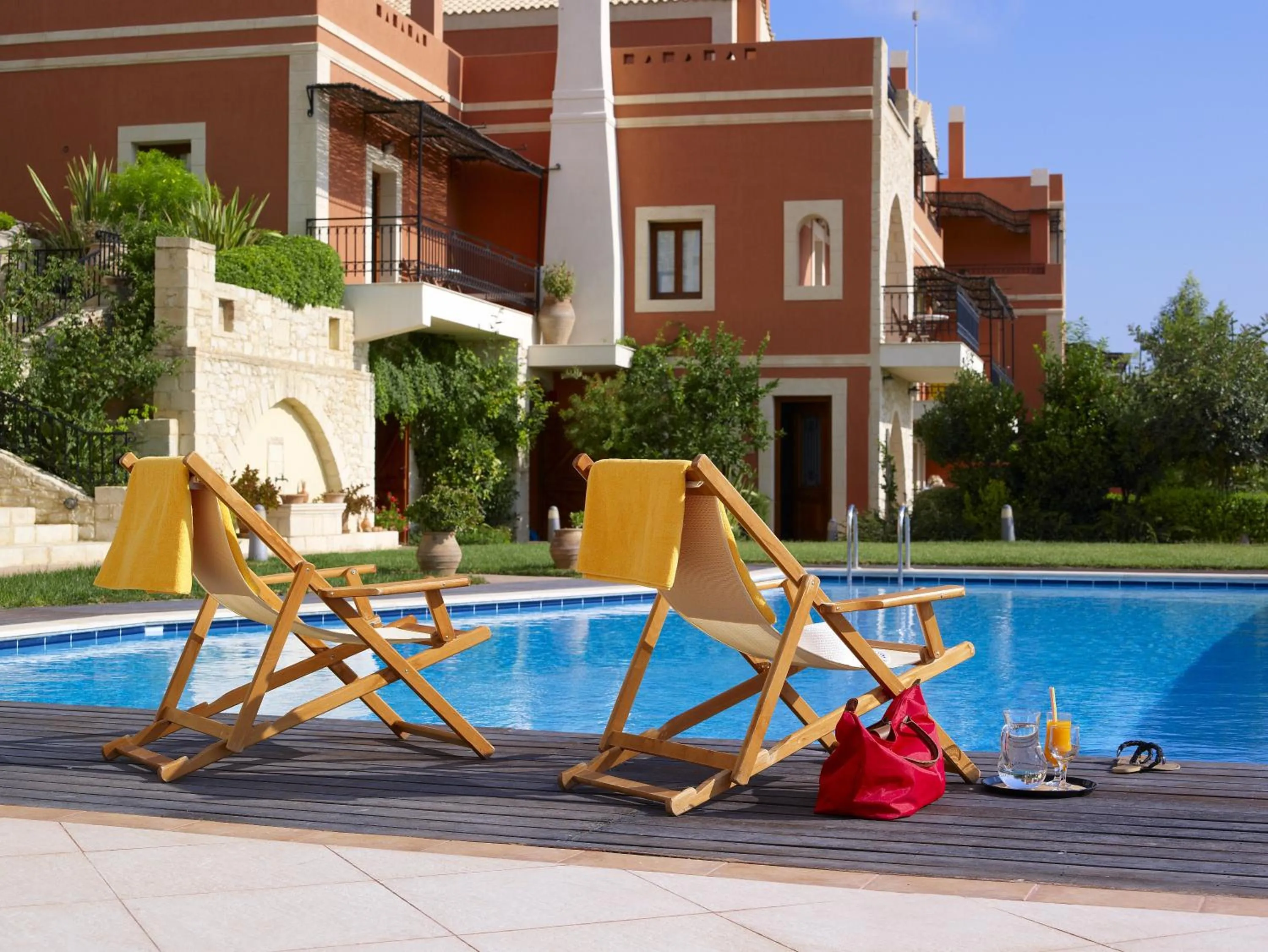 Swimming pool in Katalagari Country Suites