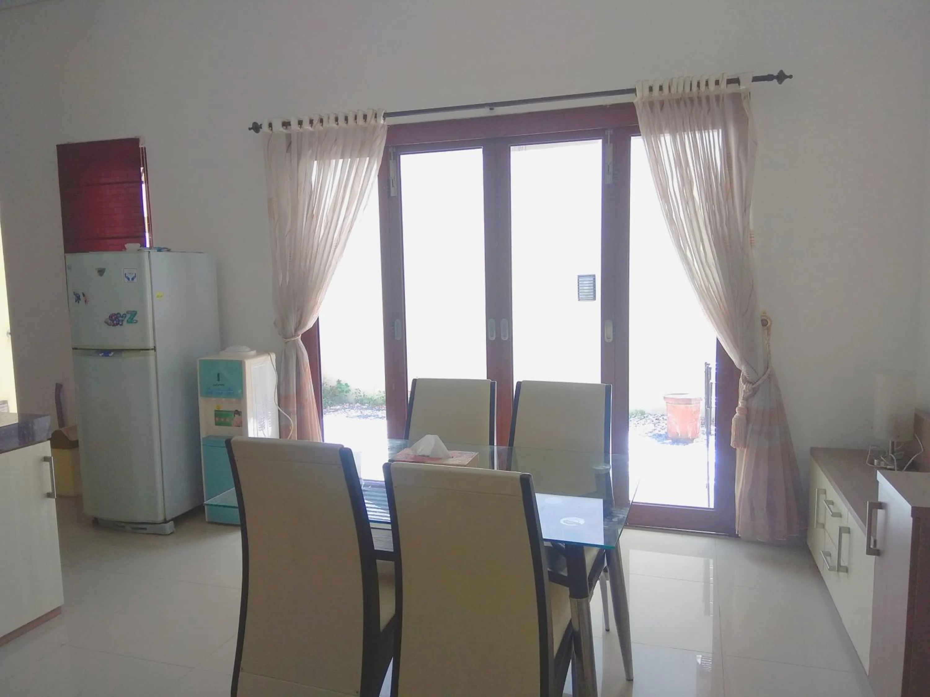Dining area in Omah Dixy Family Homestay by FH Stay