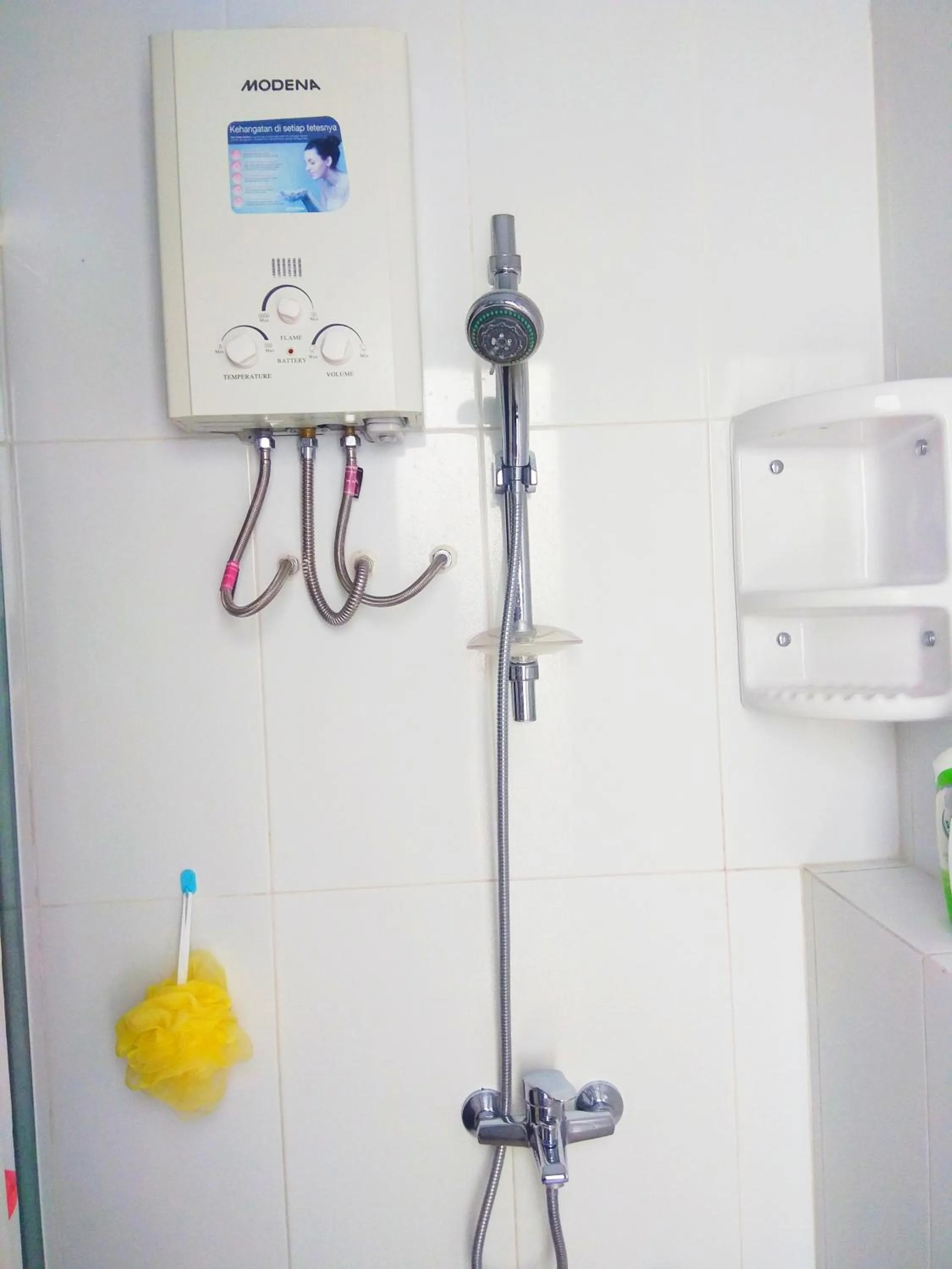 Bathroom in Omah Dixy Family Homestay by FH Stay