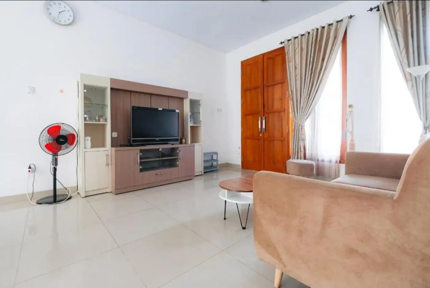 Living room in Omah Dixy Family Homestay by FH Stay