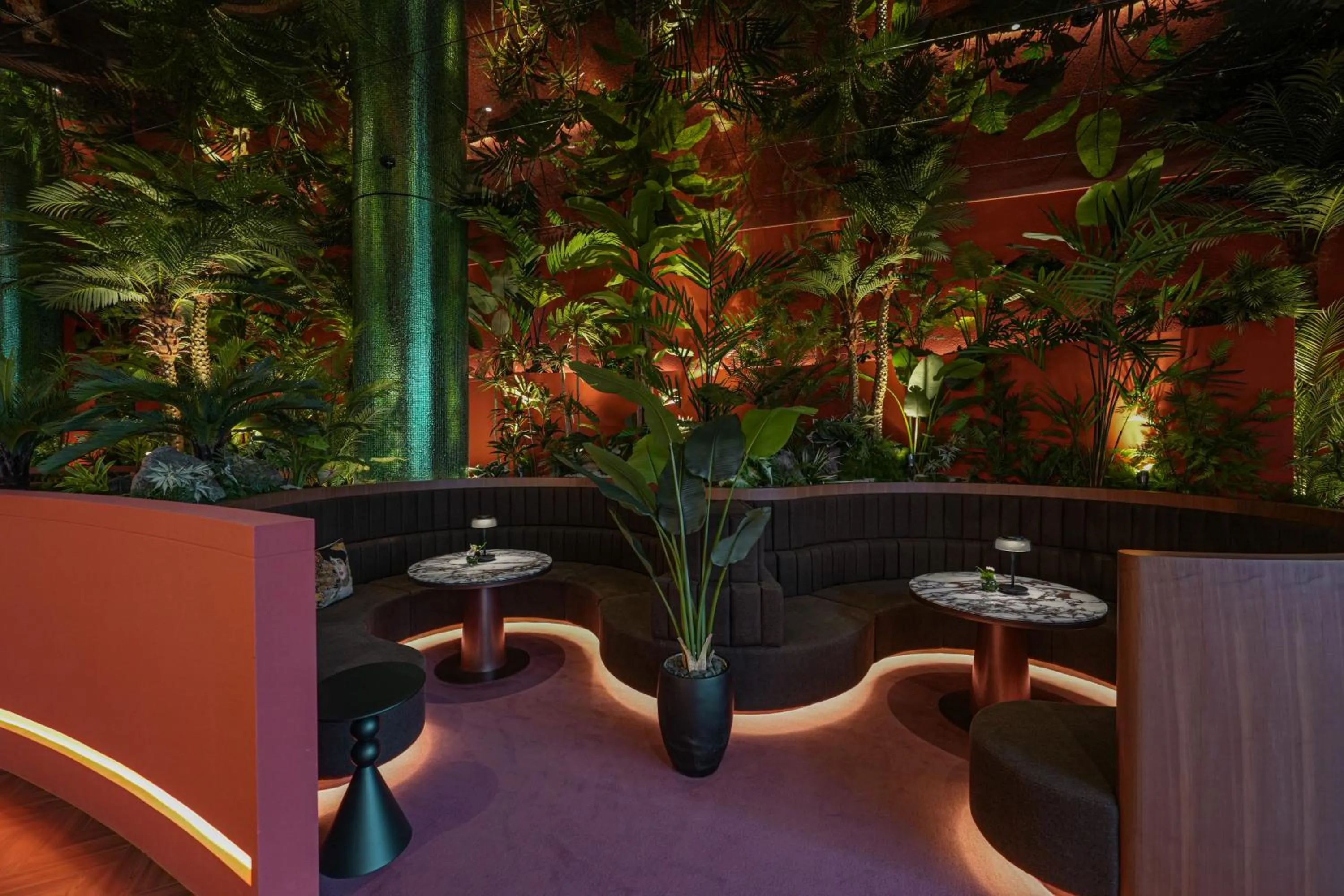 Restaurant/places to eat in Eldis Regent Hotel