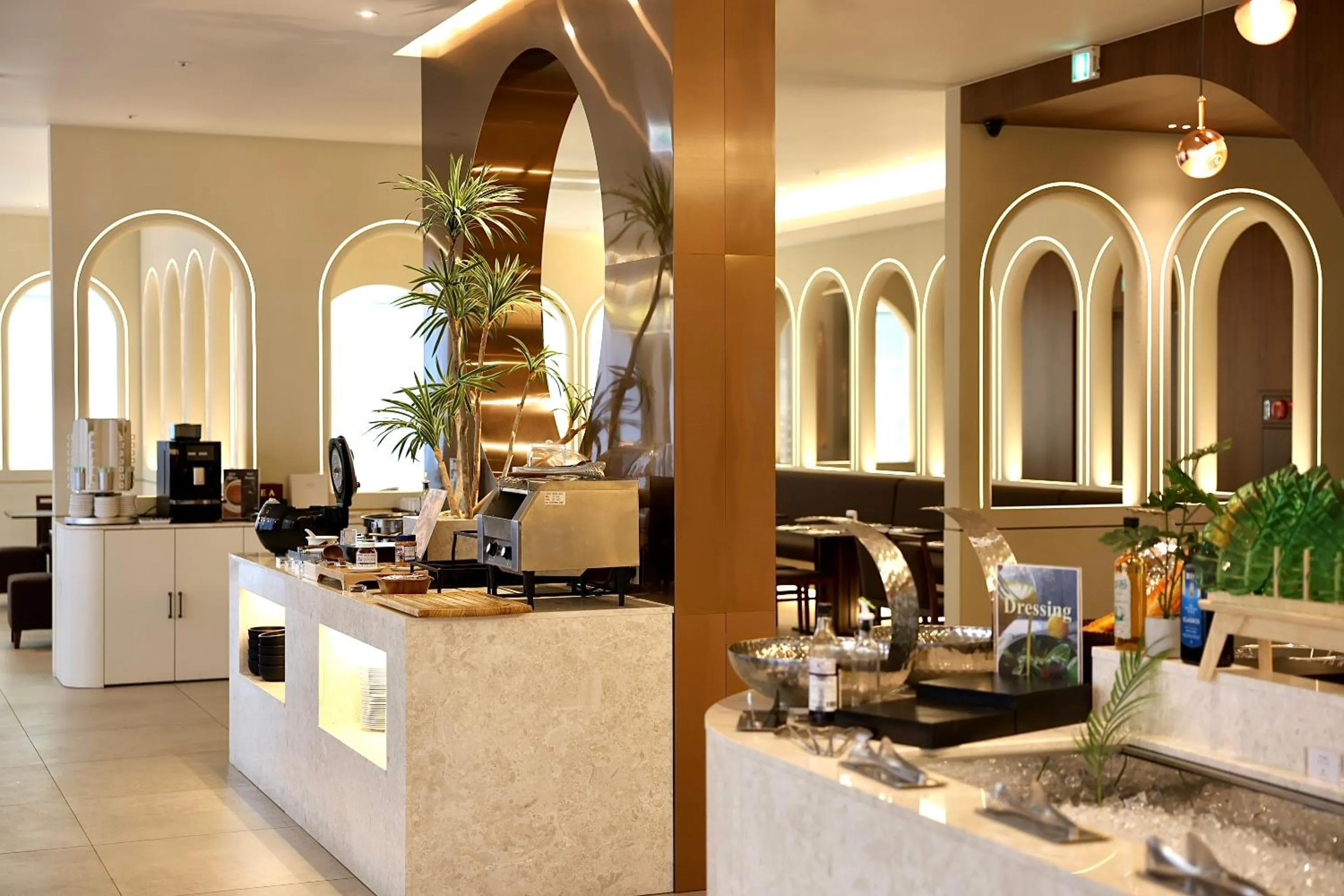 Restaurant/places to eat in Eldis Regent Hotel