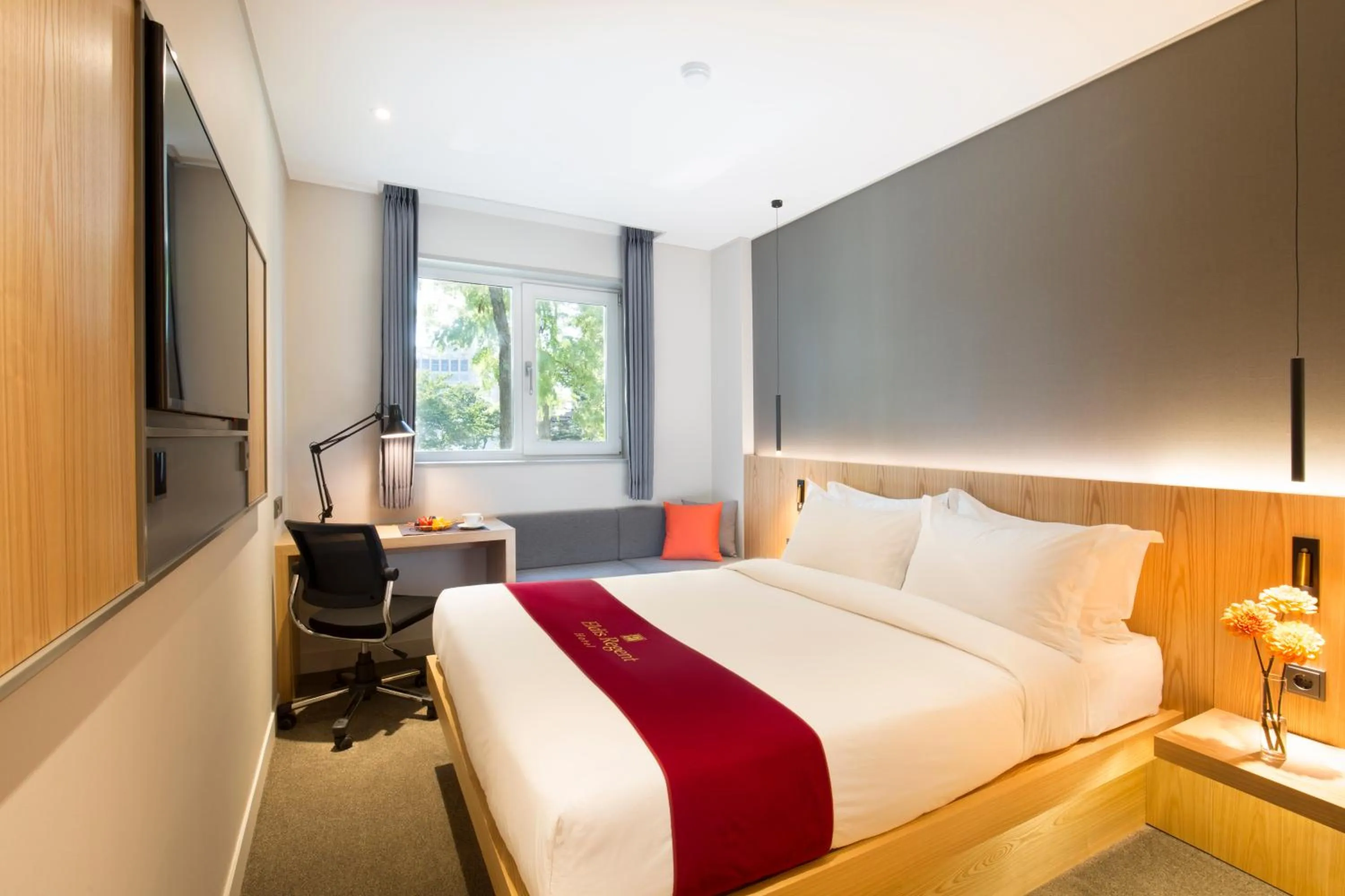 Photo of the whole room, Bed in Eldis Regent Hotel