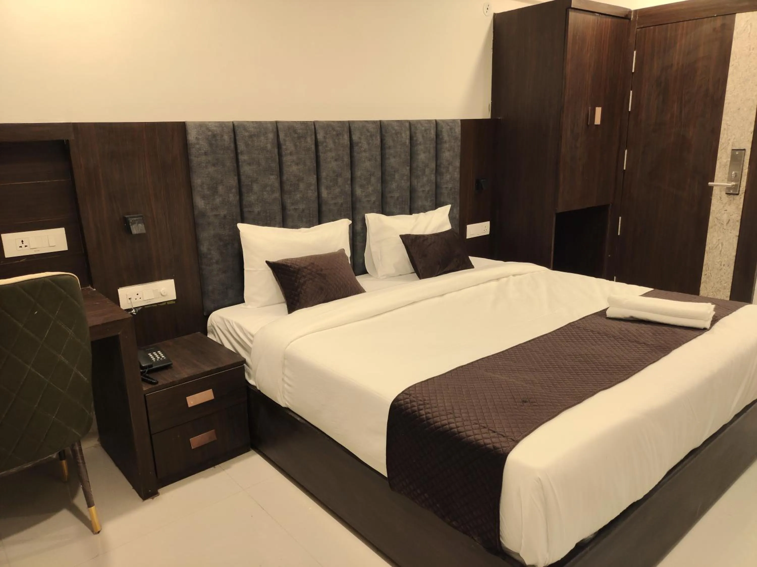 Bed in Hotel Meritel Grande, Vijay Nagar, Indore