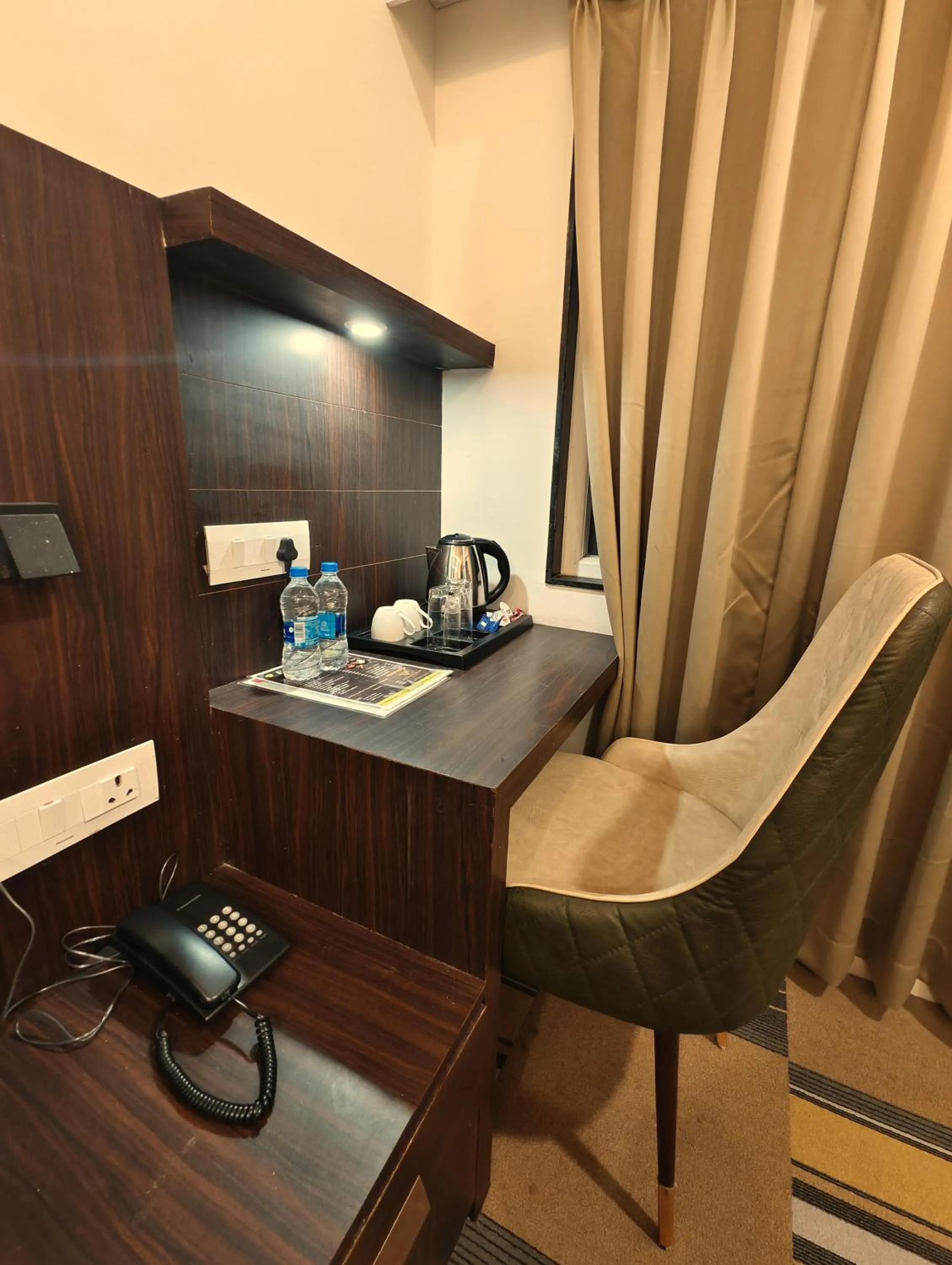 hair dresser in Hotel Meritel Grande, Vijay Nagar, Indore