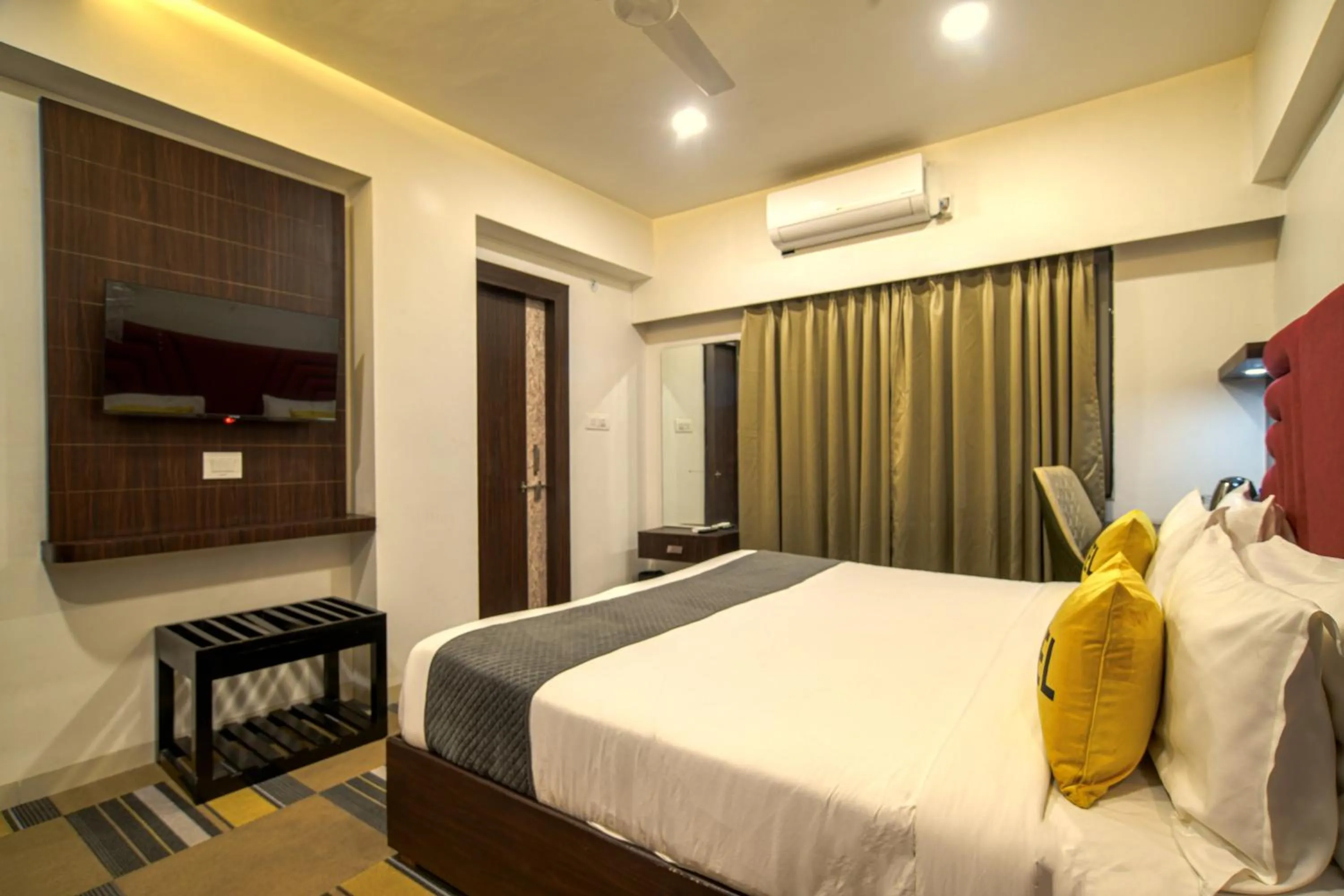 Bed in Hotel Meritel Grande, Vijay Nagar, Indore