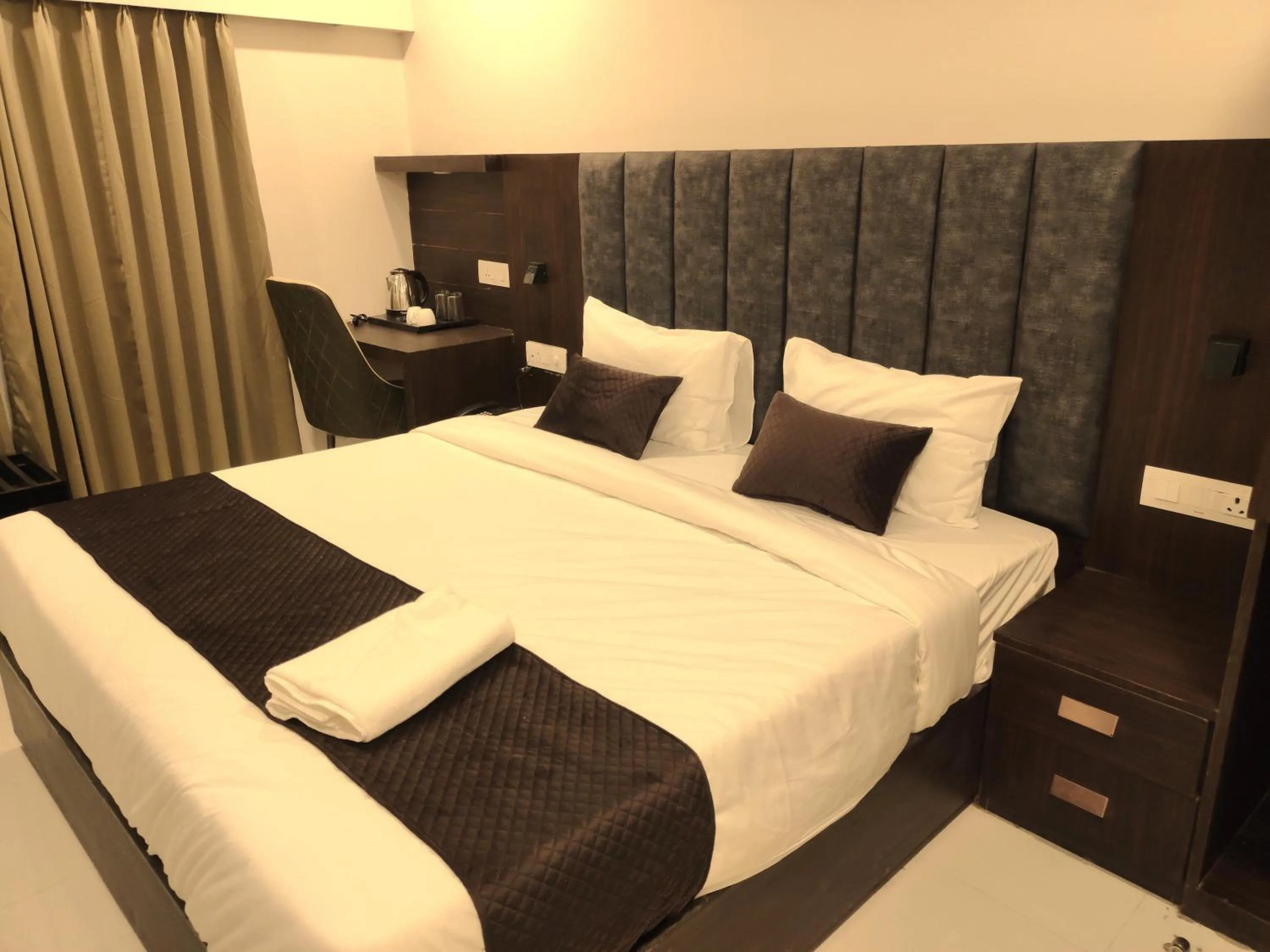 Bed in Hotel Meritel Grande, Vijay Nagar, Indore