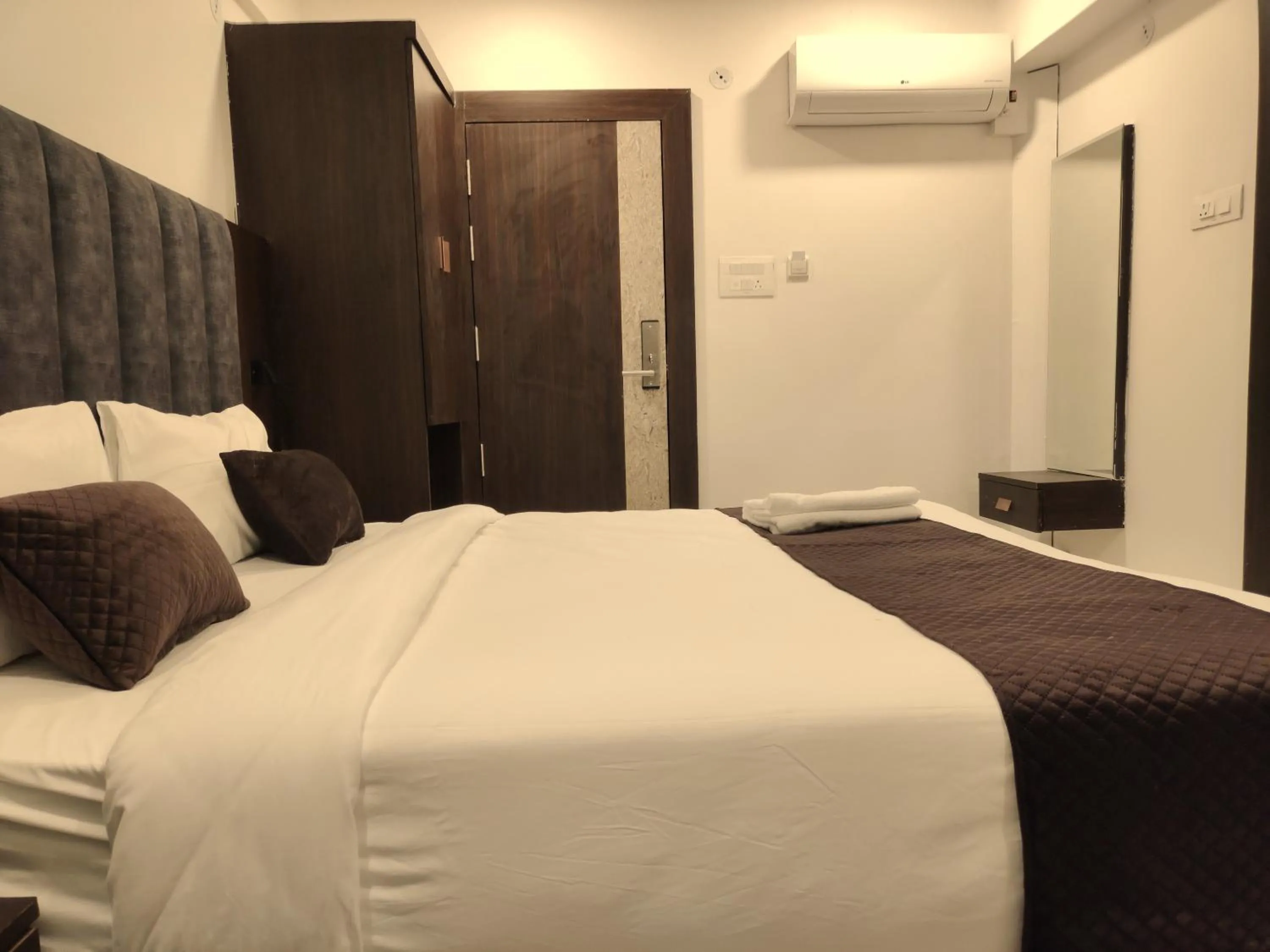 Bed in Hotel Meritel Grande, Vijay Nagar, Indore