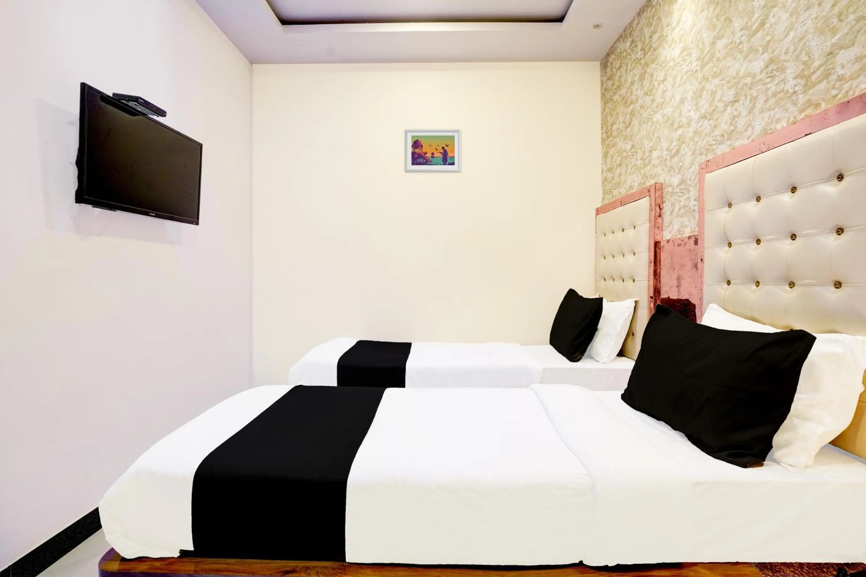 Bedroom in Hotel Airport Crown Andheri East, Mumbai