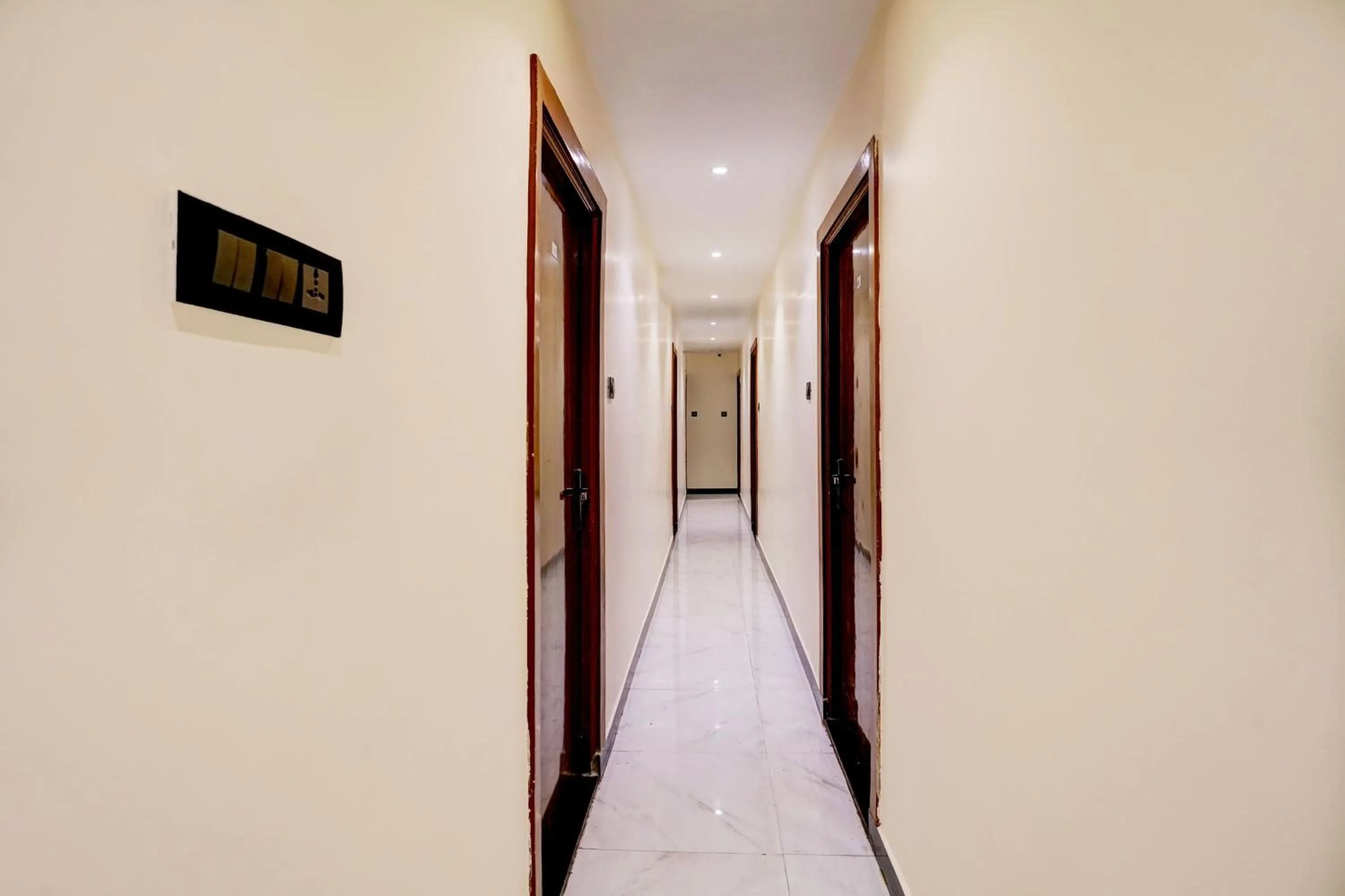 Lobby or reception in Hotel Airport Crown Andheri East, Mumbai