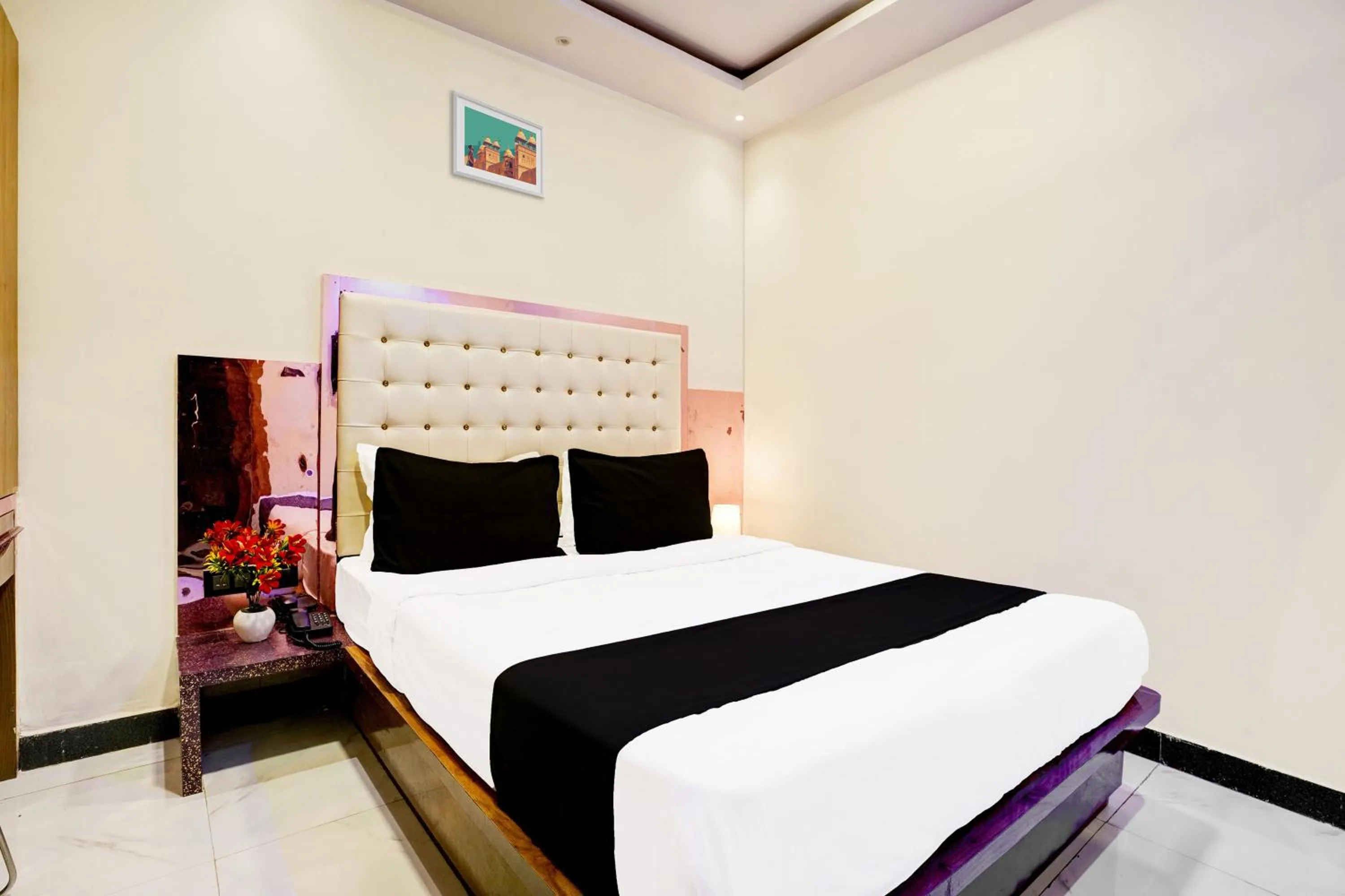 Bedroom in Hotel Airport Crown Andheri East, Mumbai