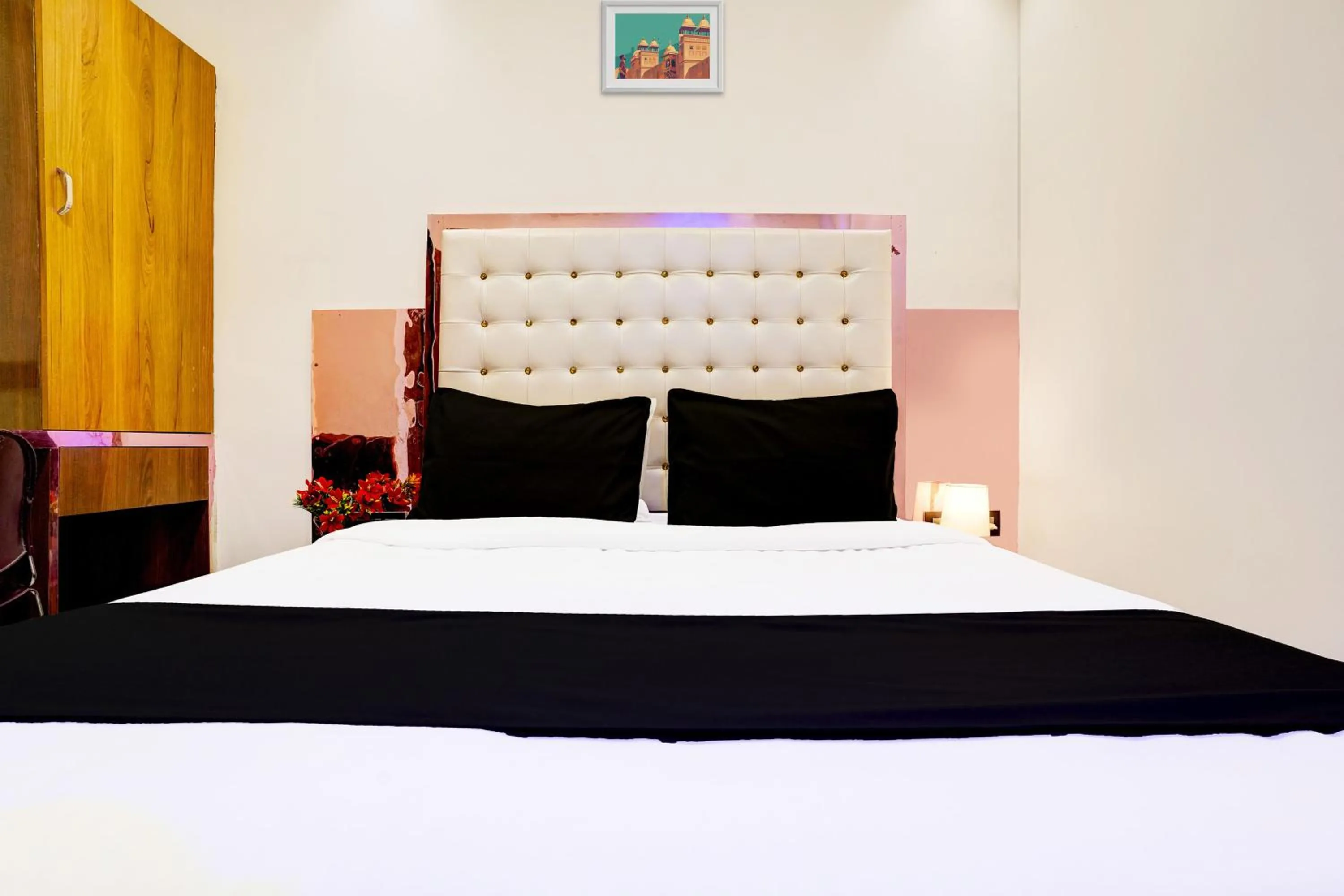 Bedroom in Hotel Airport Crown Andheri East, Mumbai