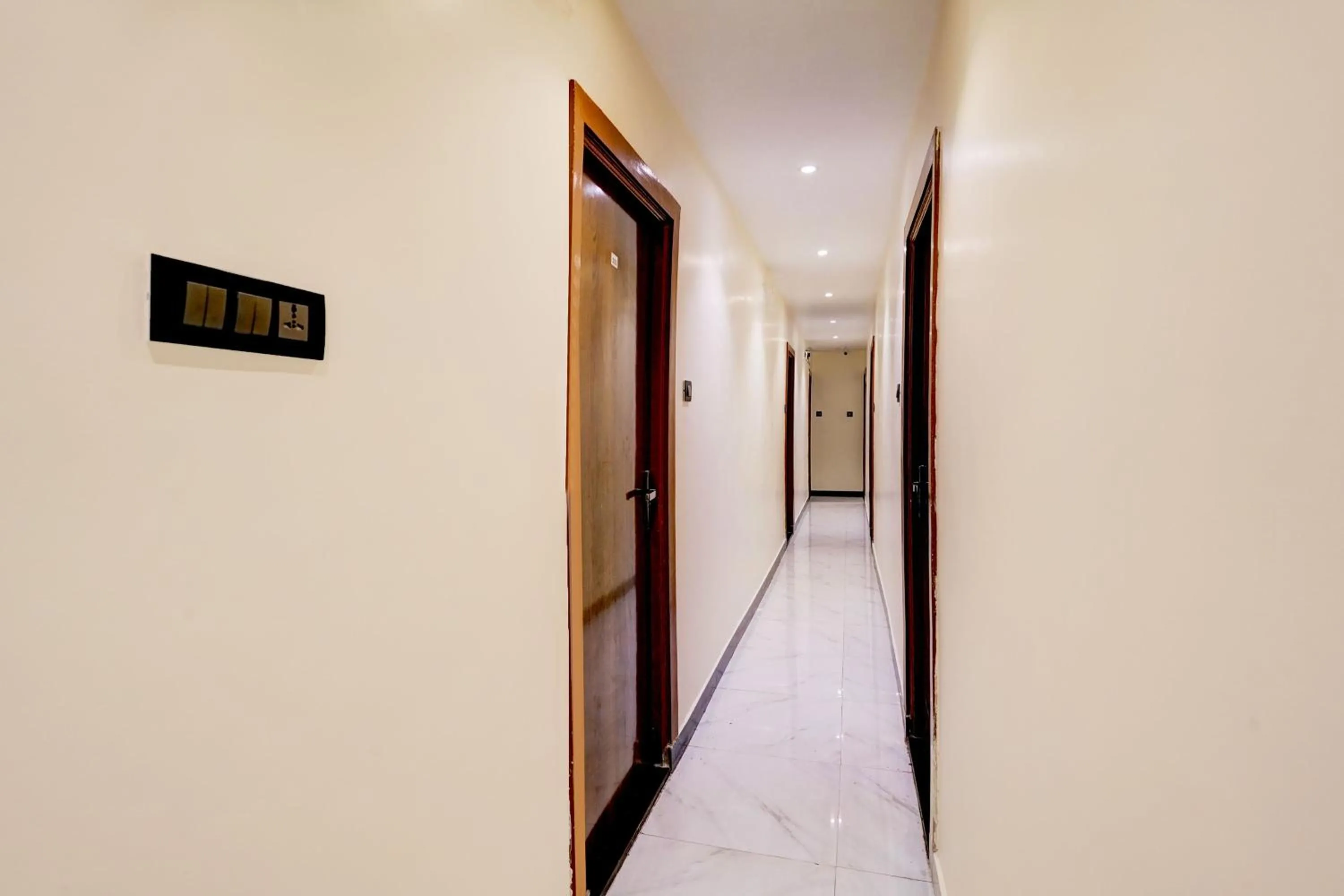 Lobby or reception in Hotel Airport Crown Andheri East, Mumbai