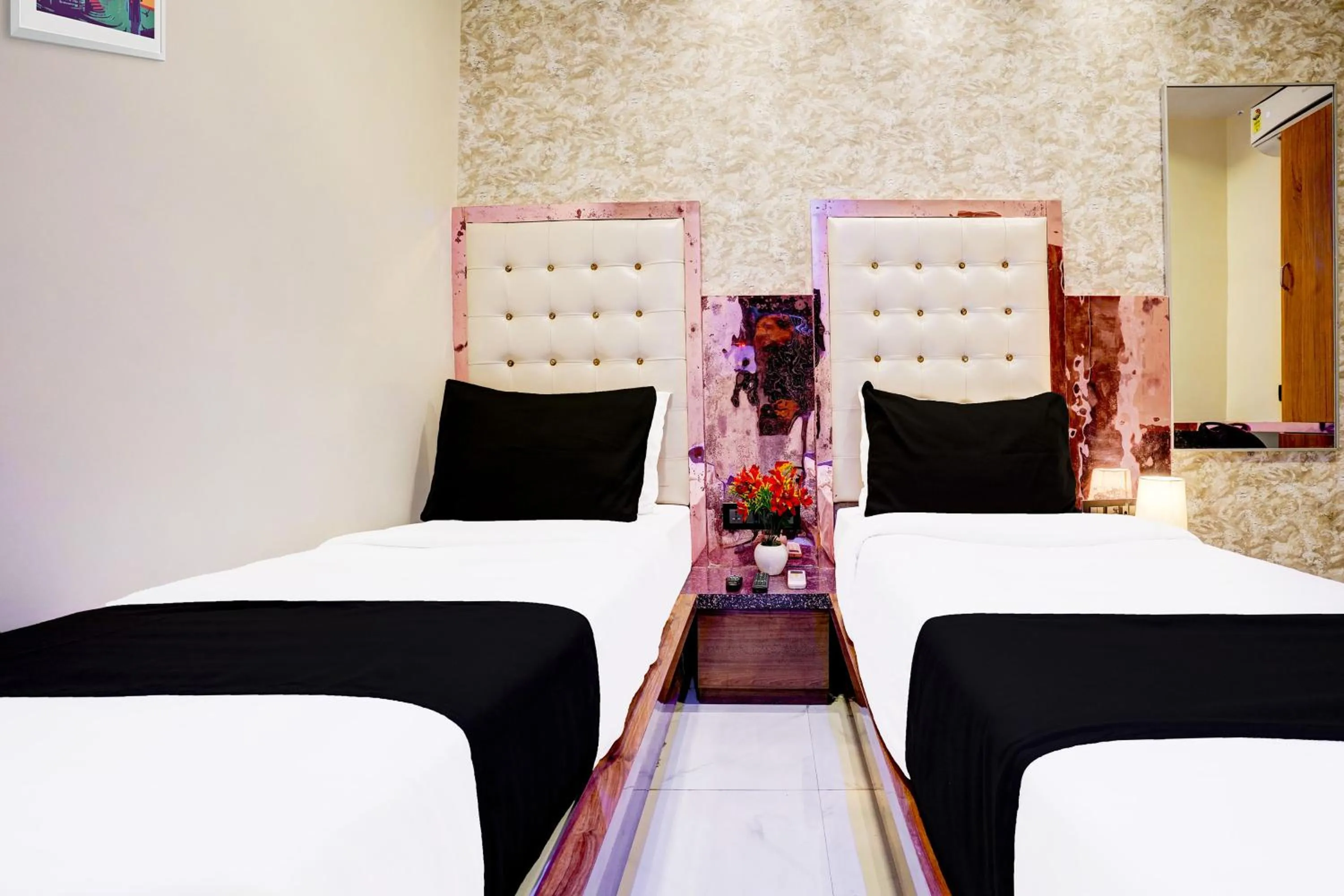 Bedroom in Hotel Airport Crown Andheri East, Mumbai