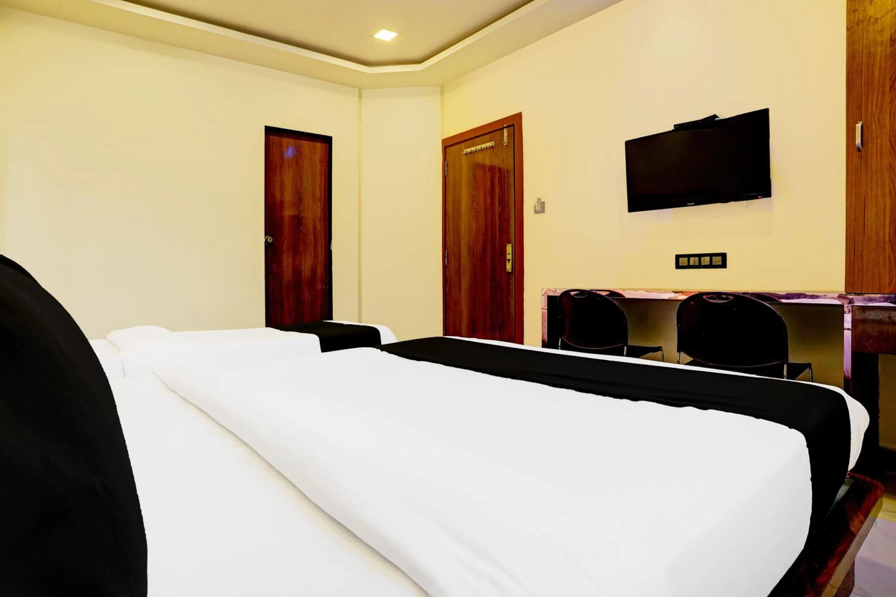 Bedroom in Hotel Airport Crown Andheri East, Mumbai