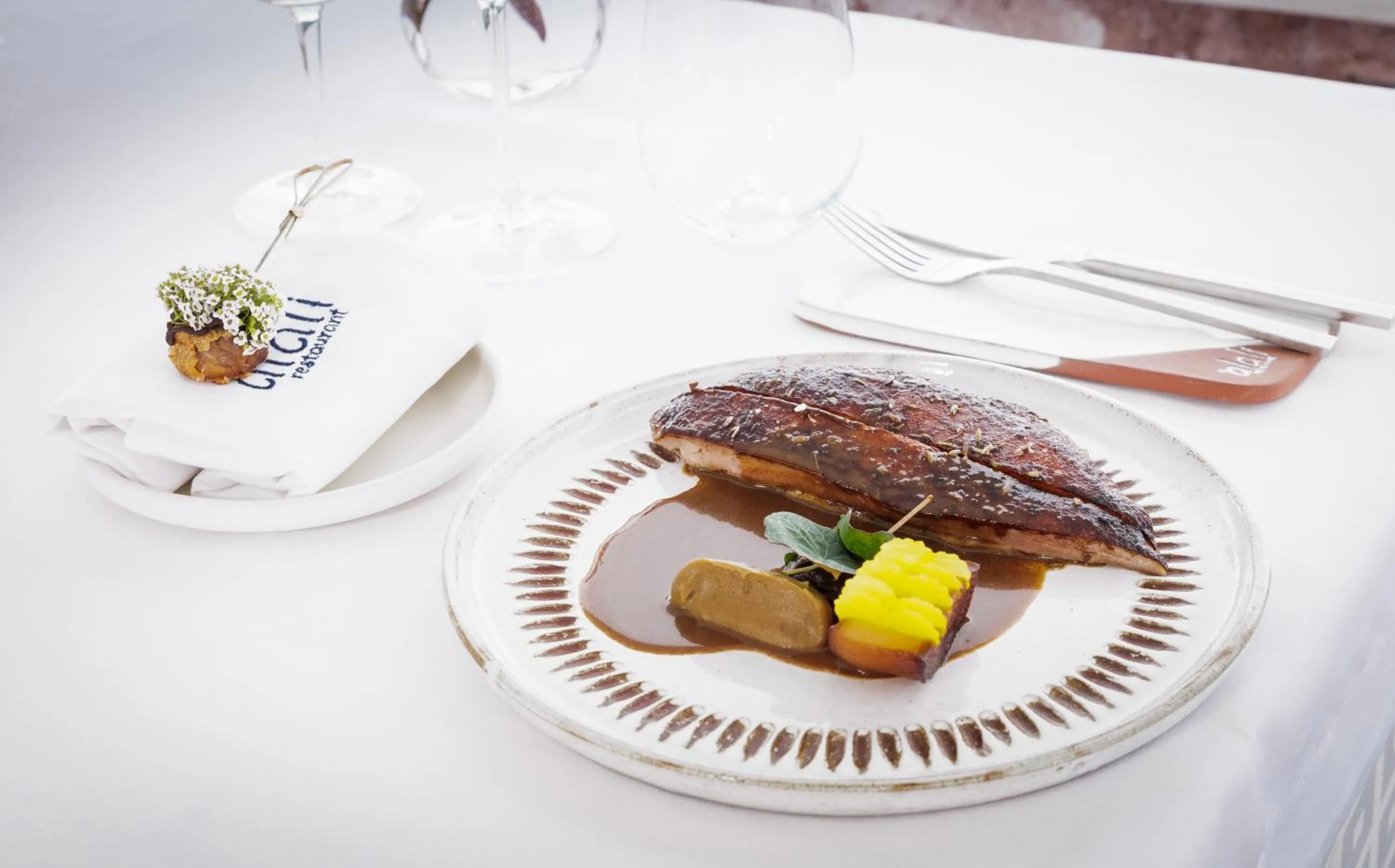 Restaurant/places to eat in Astarte Suites