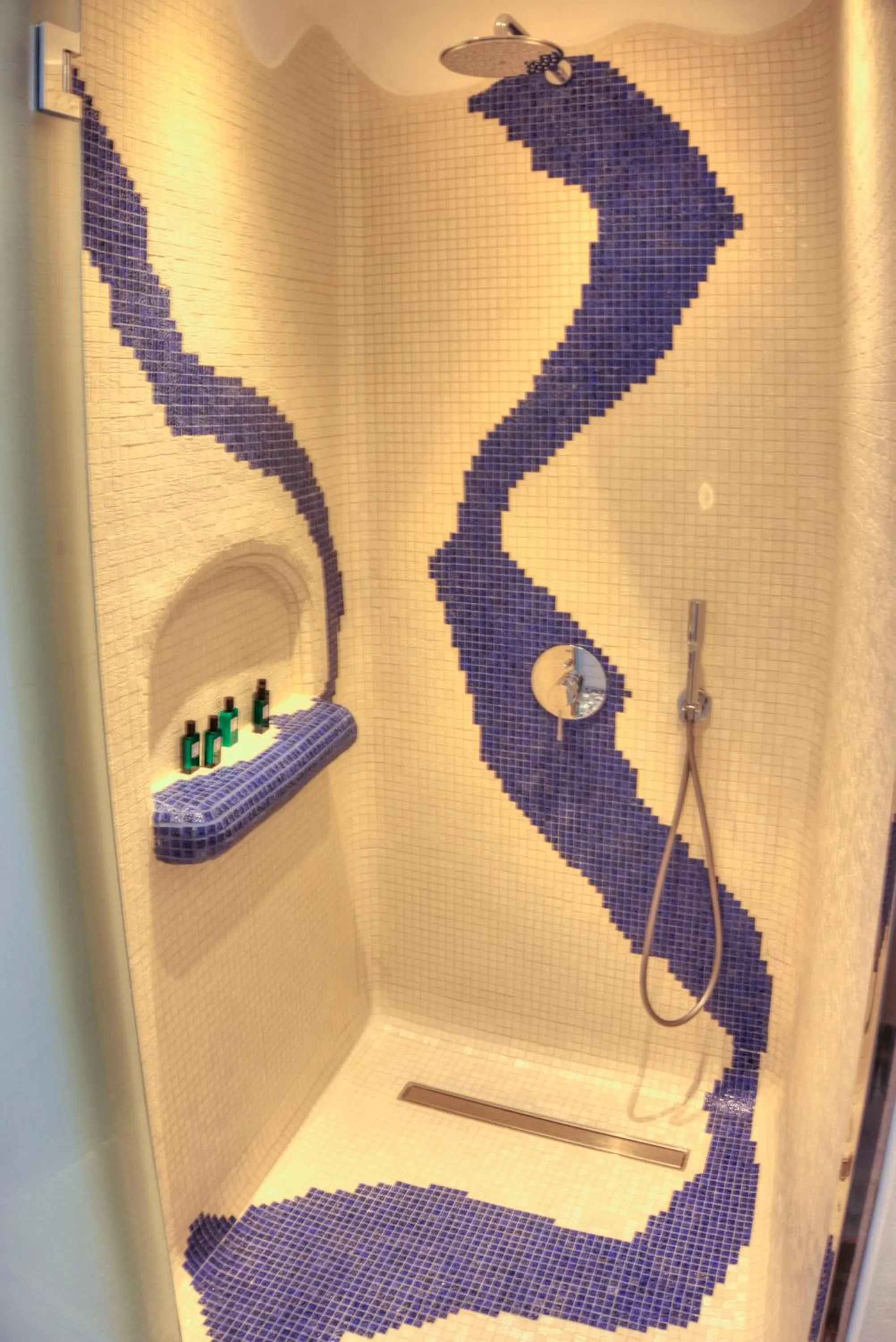 Shower in Astarte Suites
