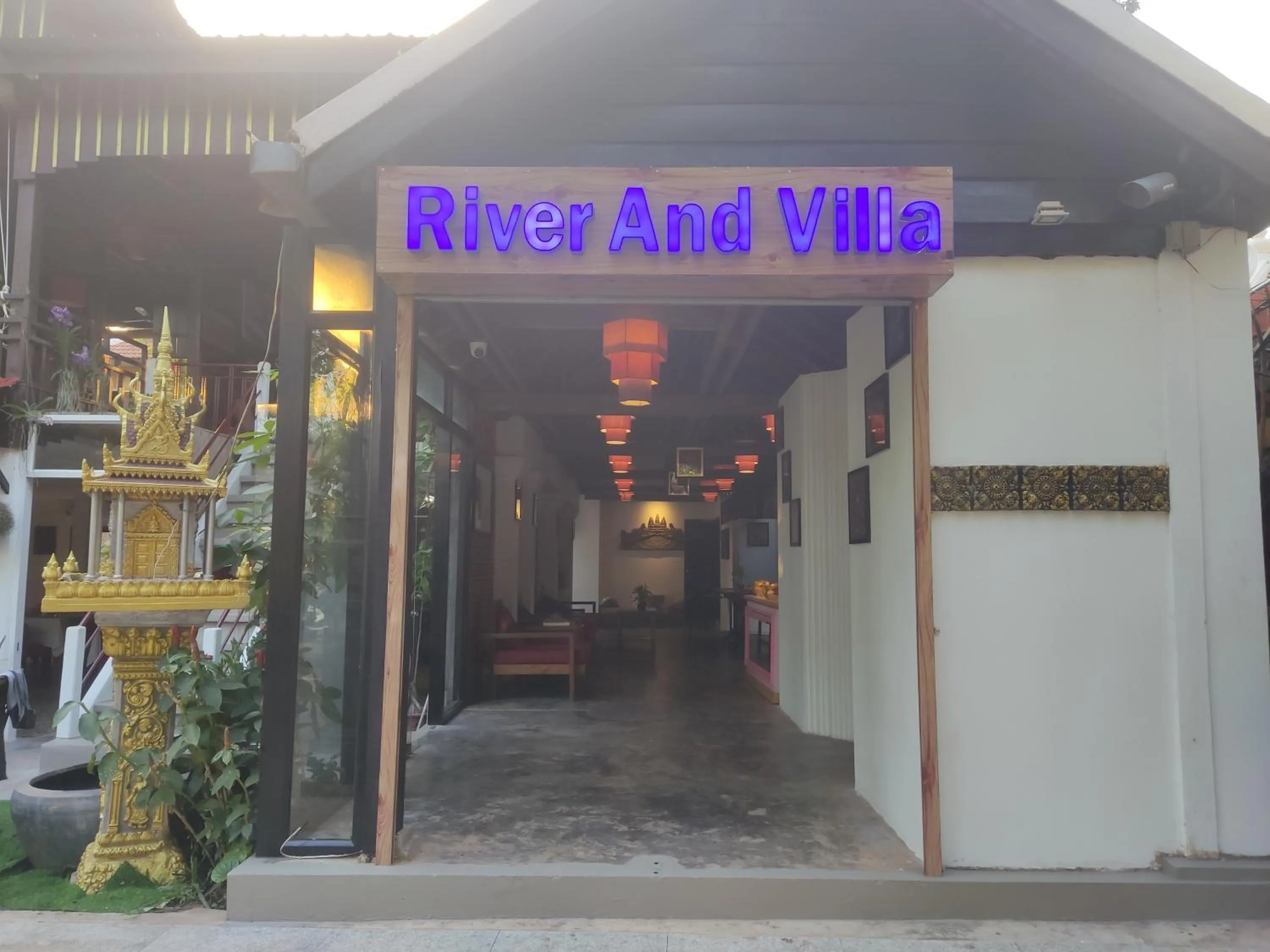 Facade/entrance in River and villa