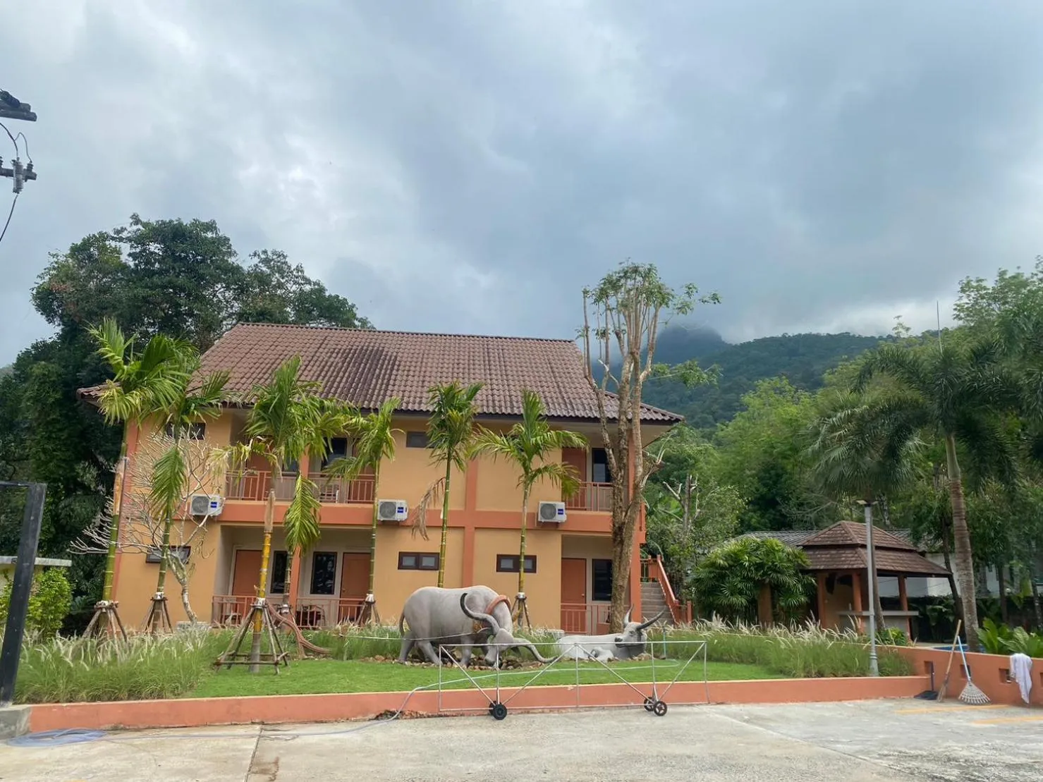 Property building in Du-sila Hotel kohchang