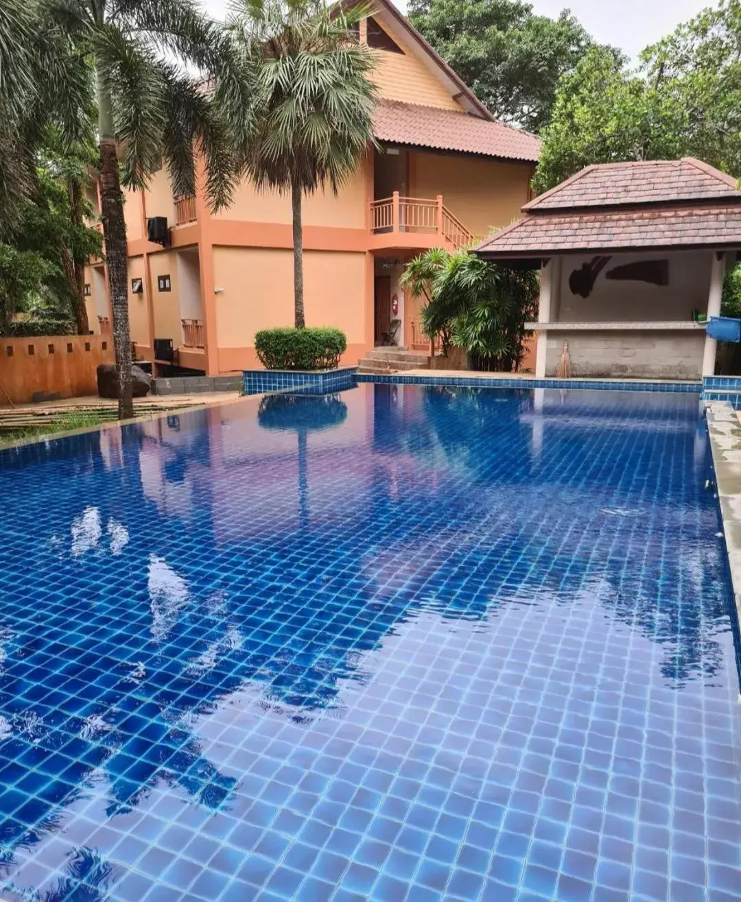 Pool view in Du-sila Hotel kohchang Pool view in Du-sila Hotel kohchang