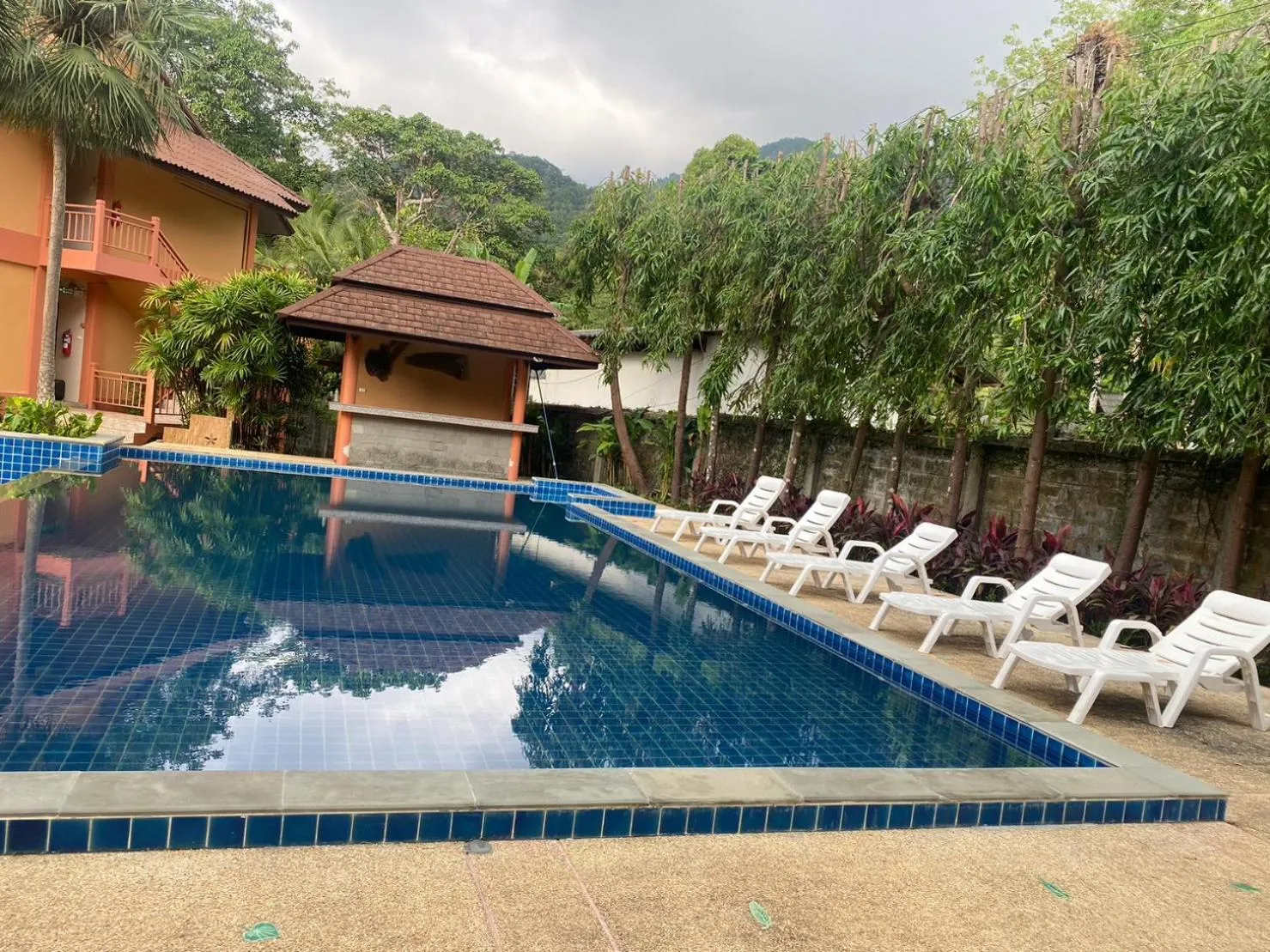 Swimming pool in Du-sila Hotel kohchang