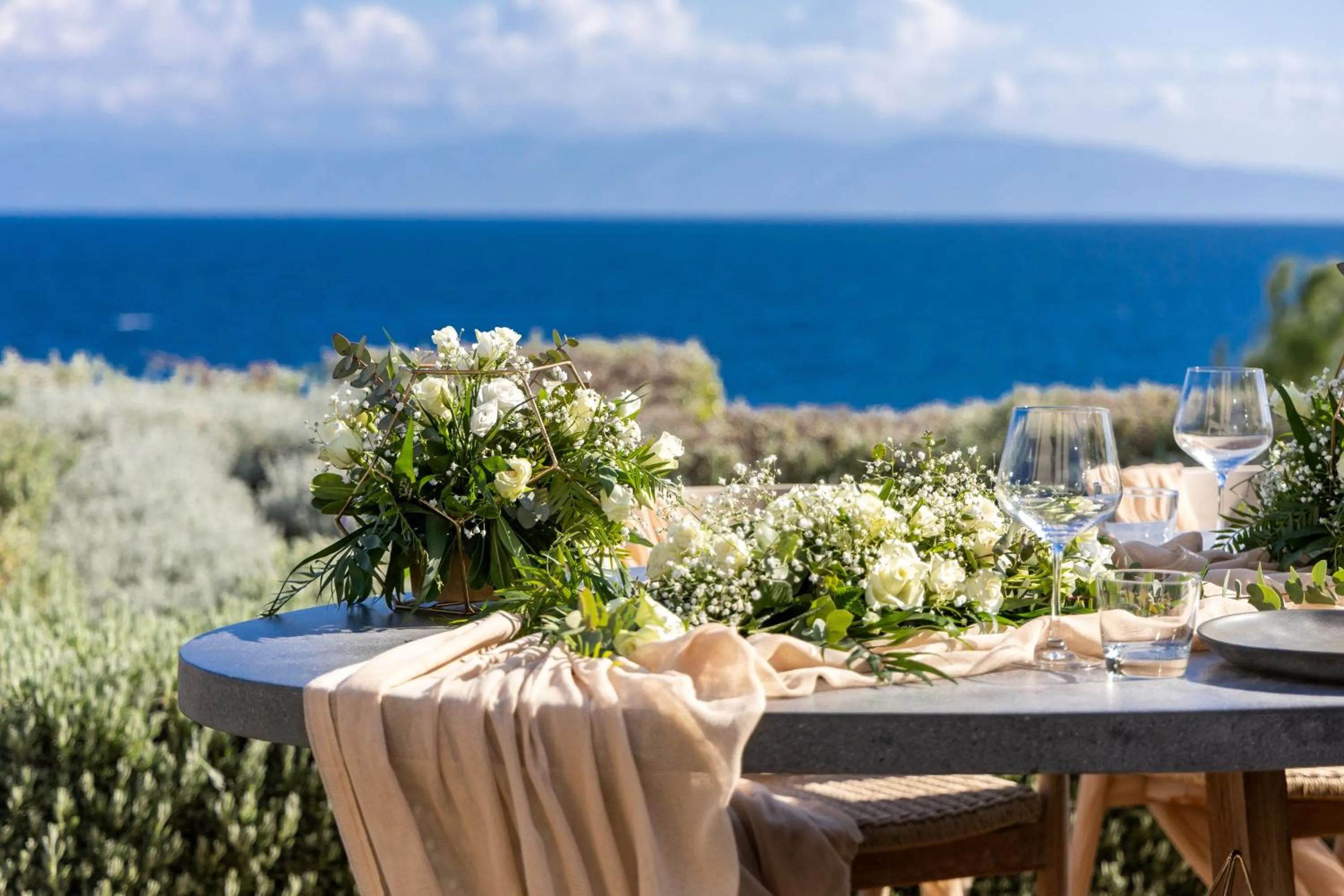 Restaurant/places to eat in Alissachni SeaSide Hotel