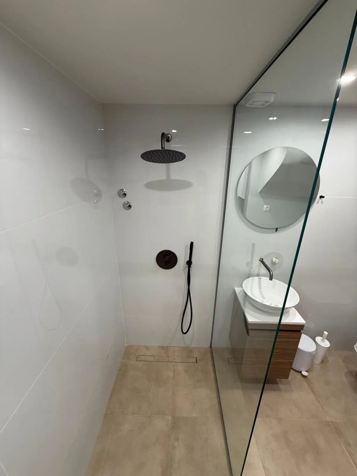 Shower in Nikolas Apartments
