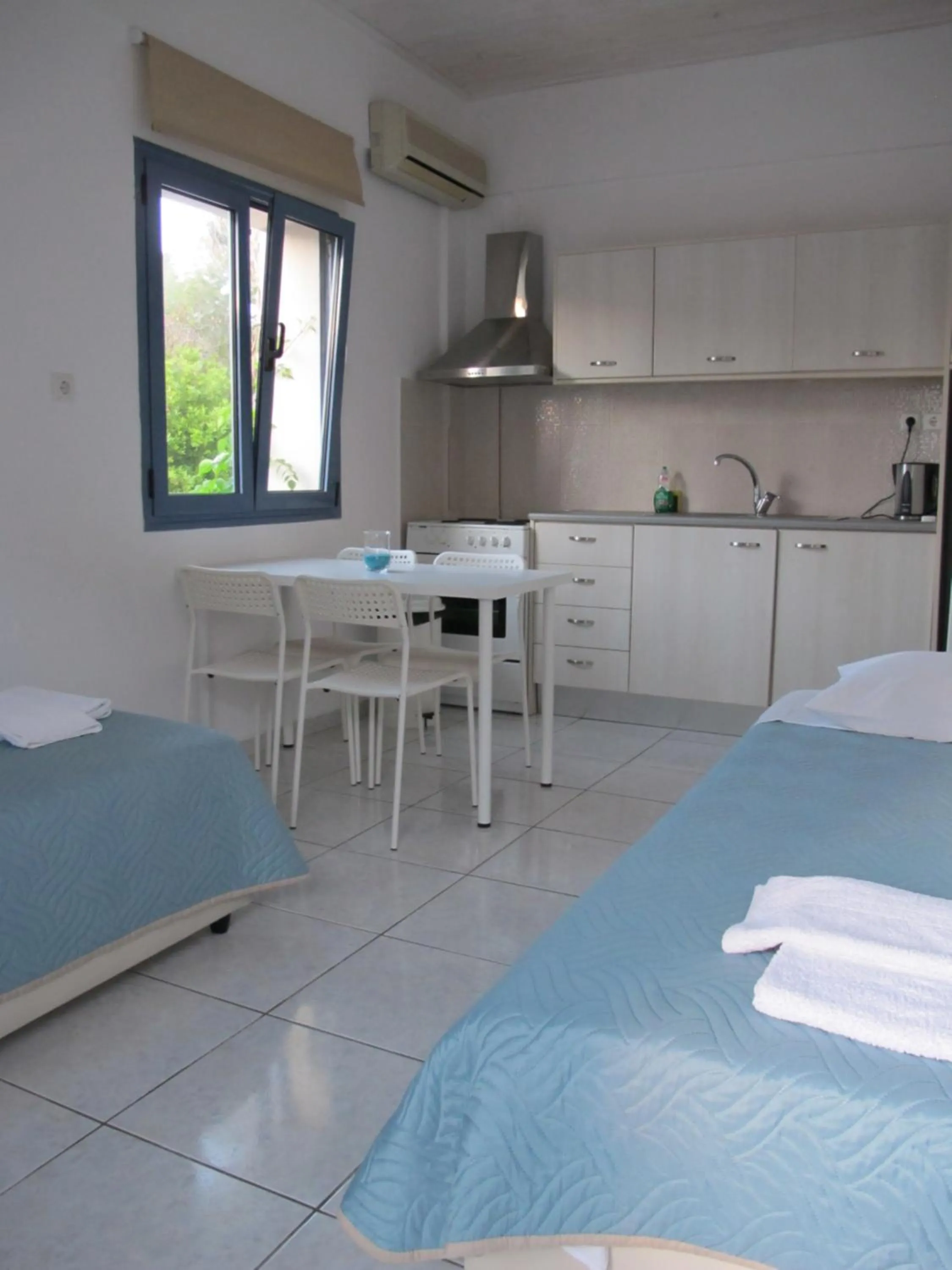 Kitchen or kitchenette, Bed in Nikolas Apartments