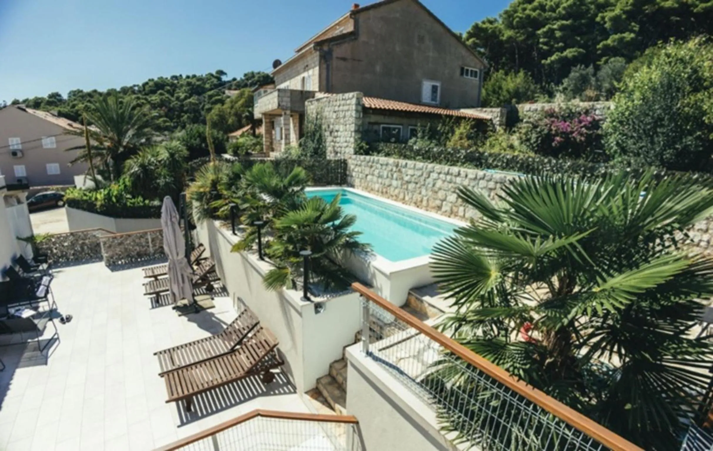 Swimming pool in Palm Tree Apartments