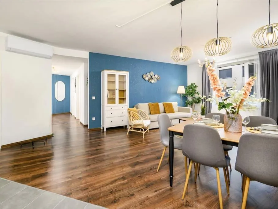 Erkel Luxury Home