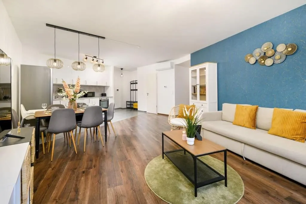Erkel Luxury Home