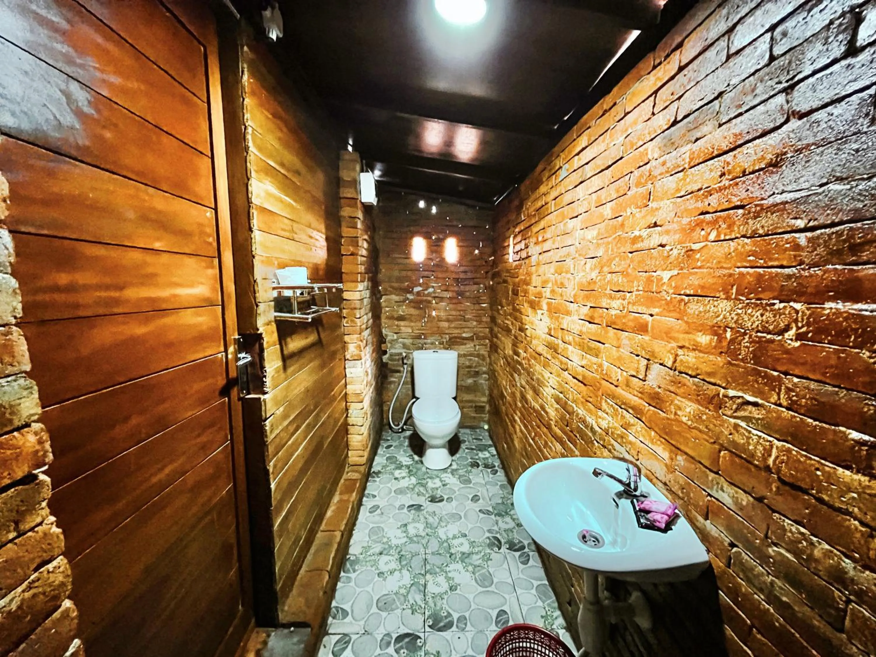 Toilet in Diamond Glamping by BIO Management