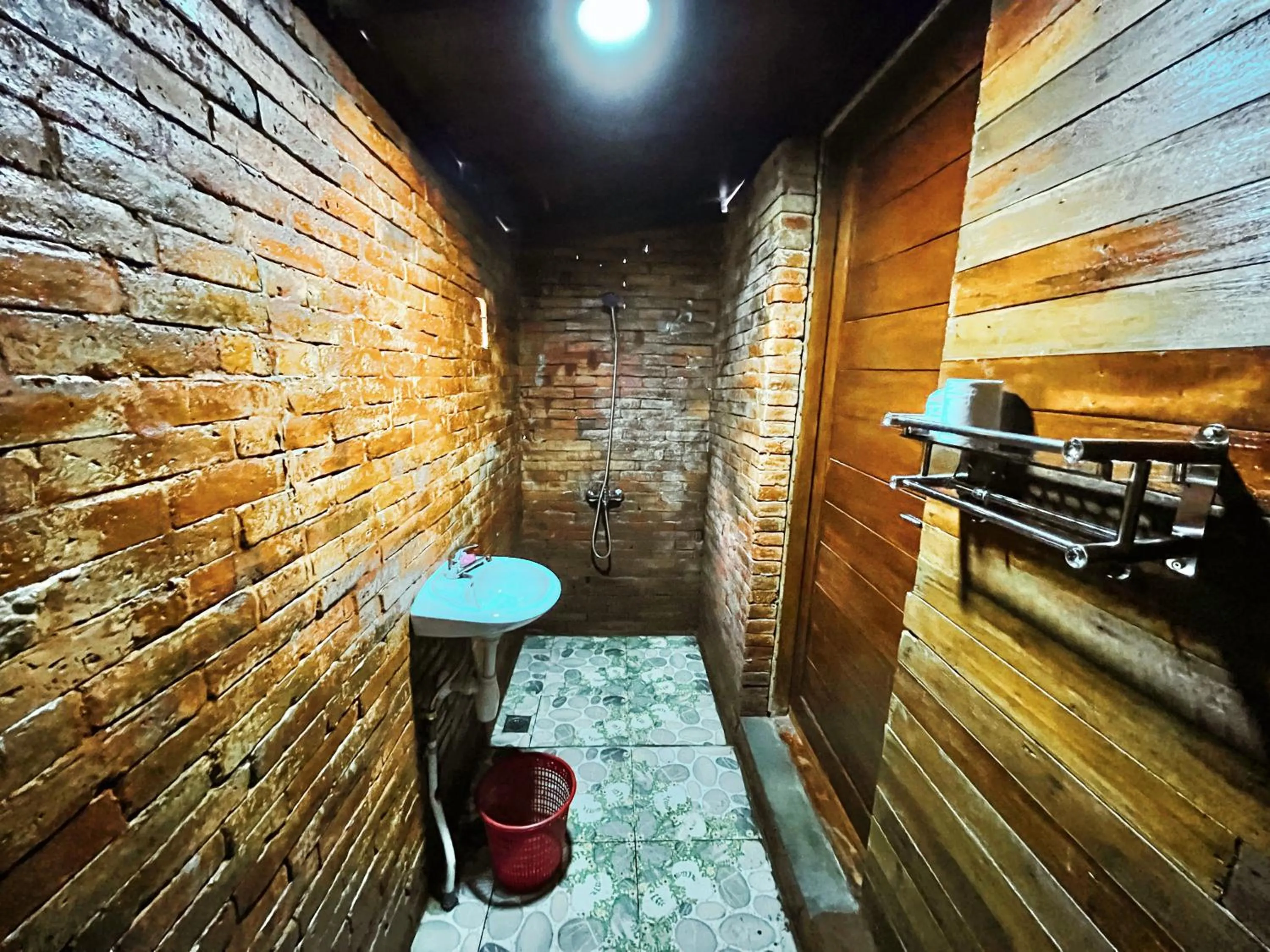 Shower in Diamond Glamping by BIO Management