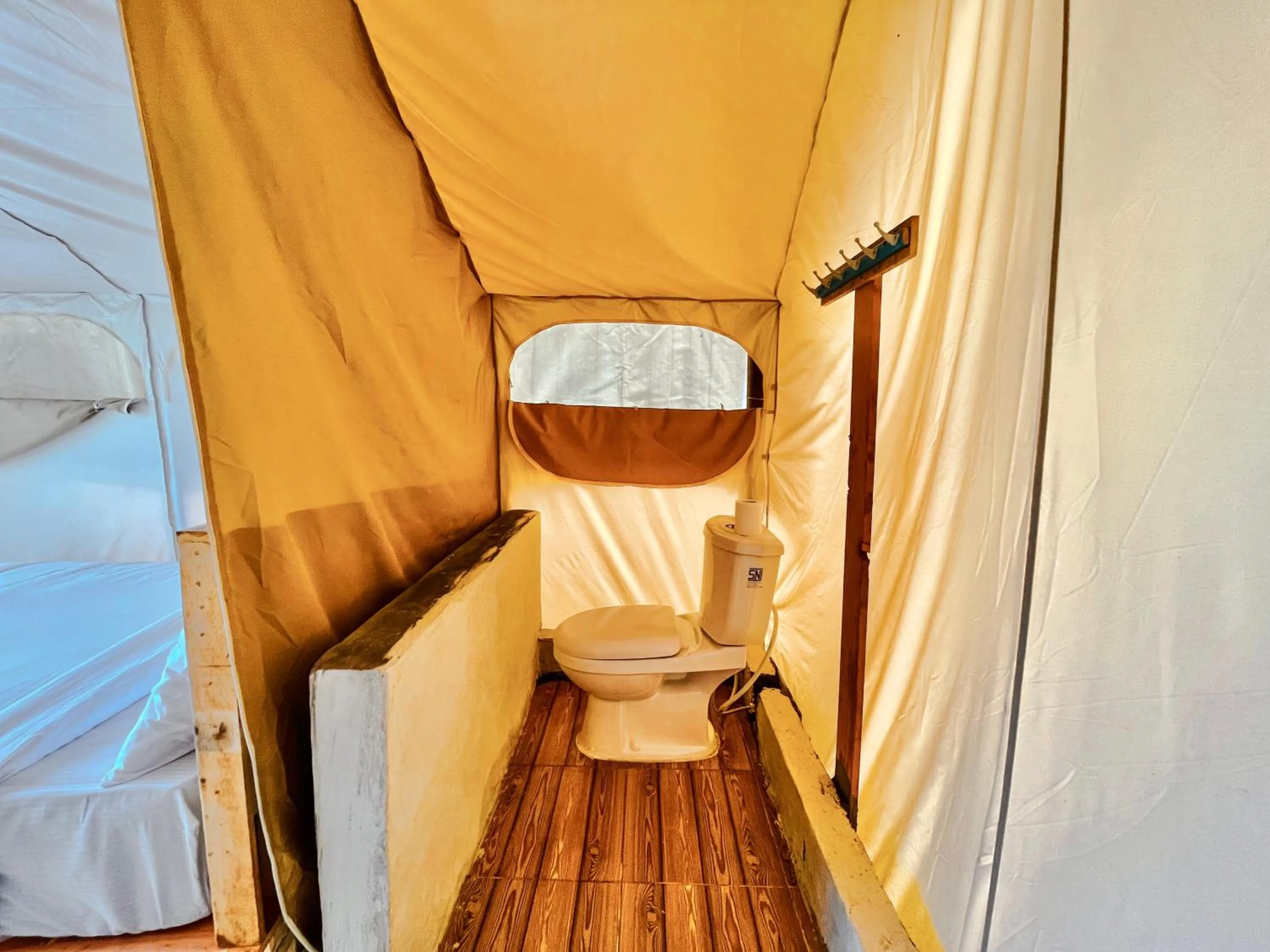 Bathroom, Bed in Diamond Glamping by BIO Management