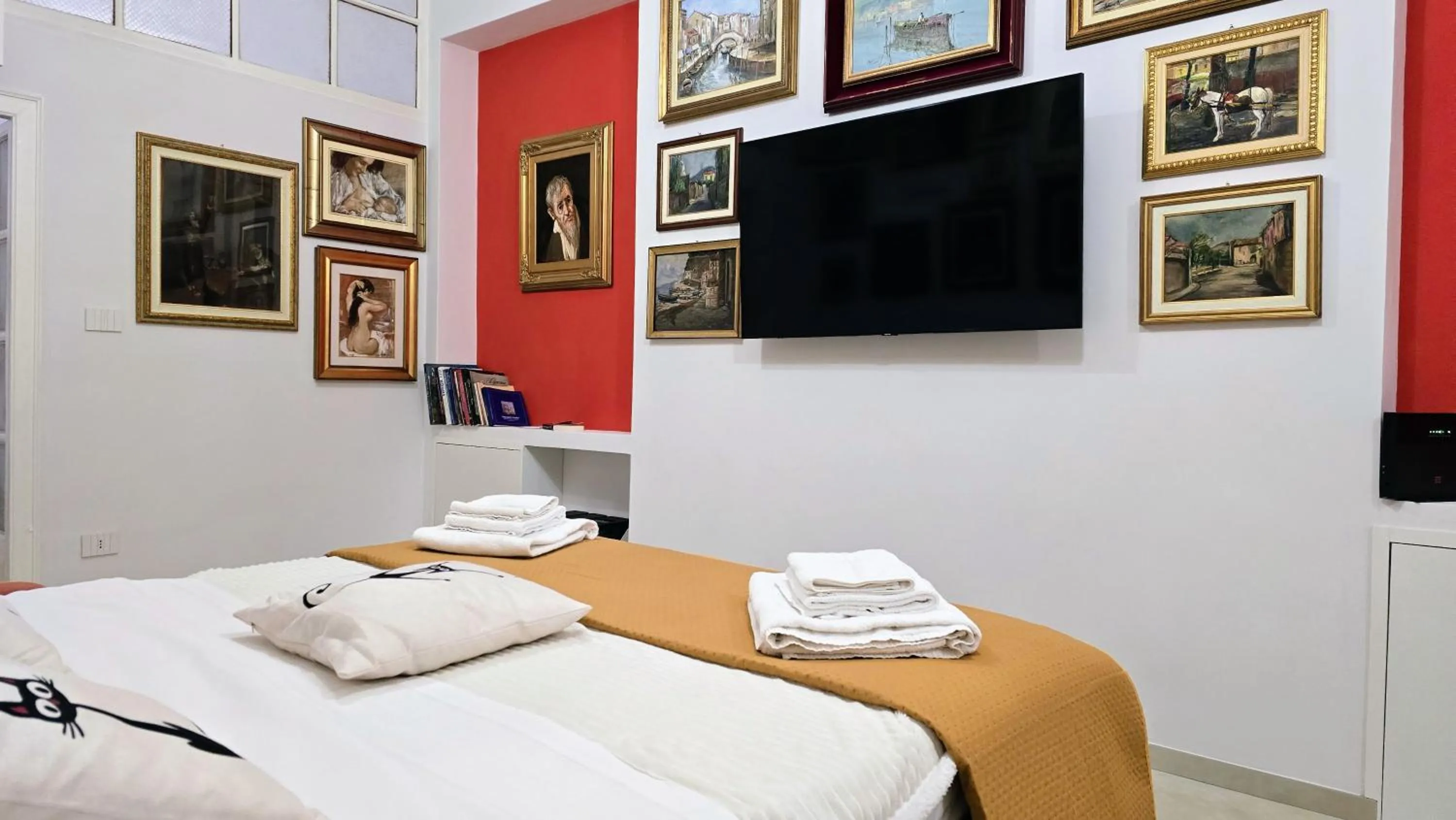 Bed in Sorrento My Way Art Suite