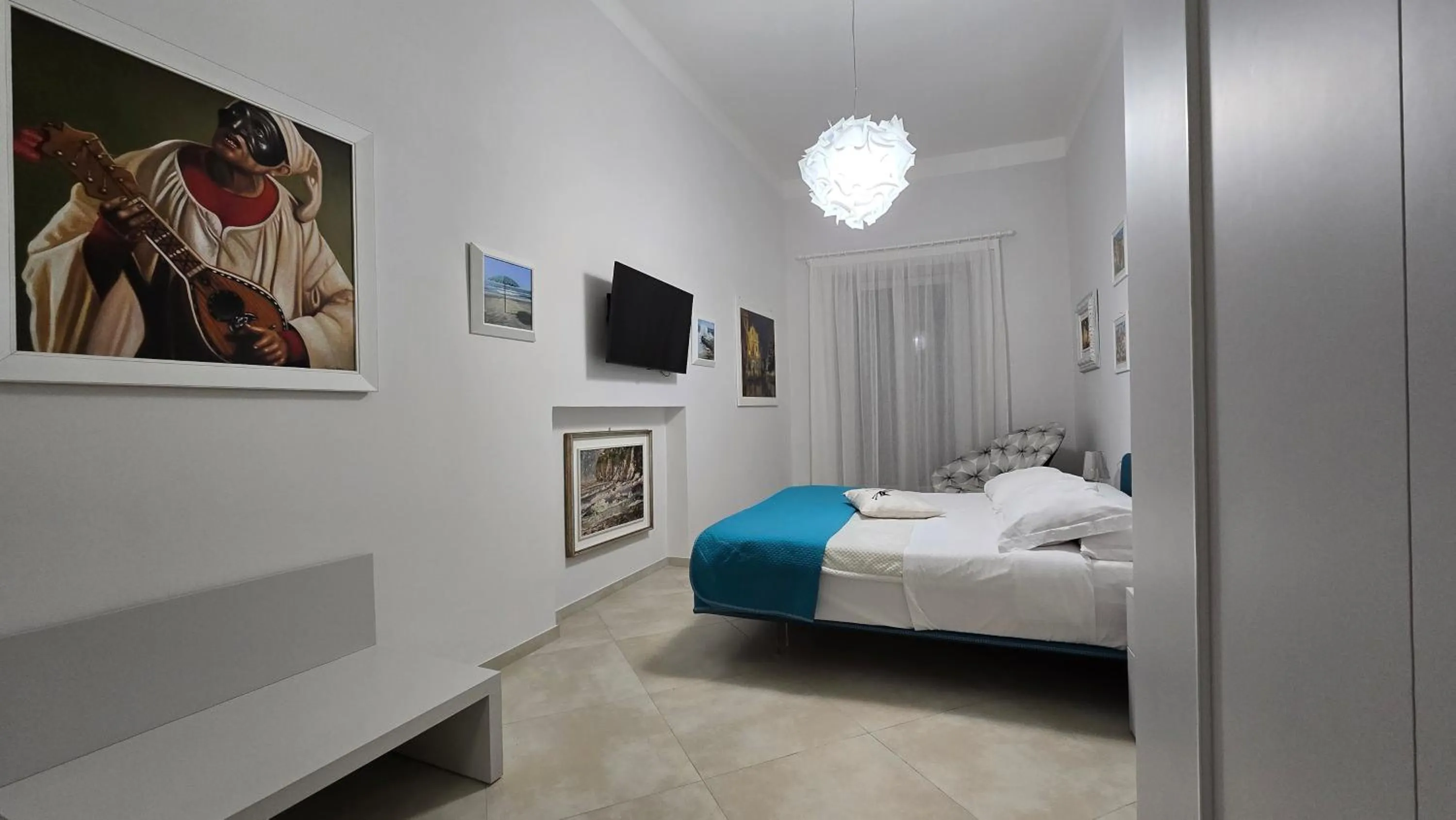 Bed in Sorrento My Way Art Suite