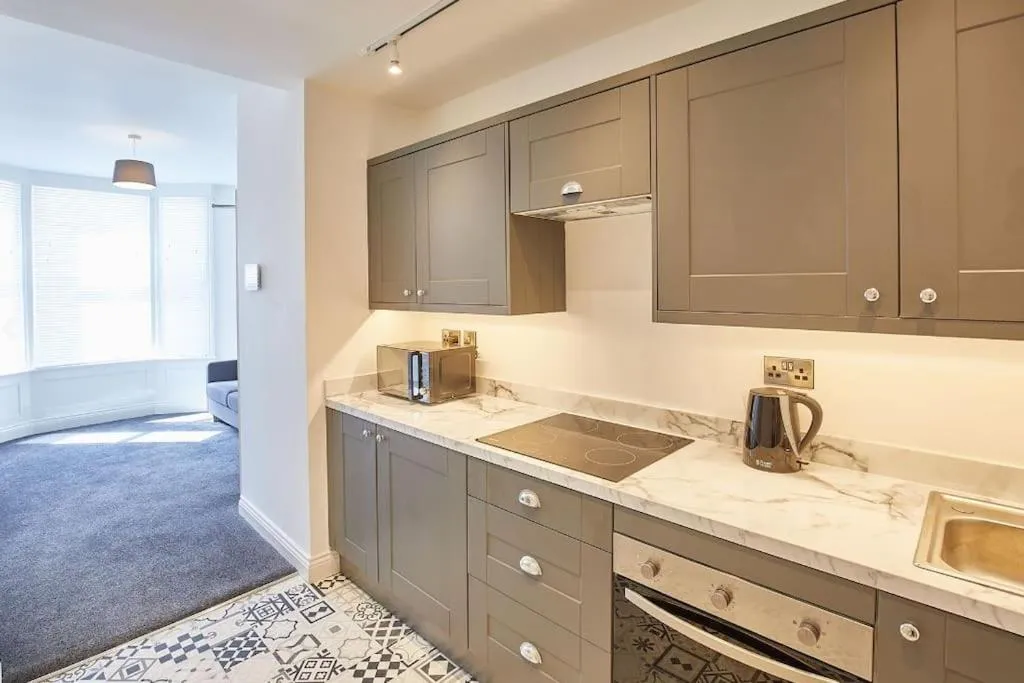 Apt 1 - Queens Court