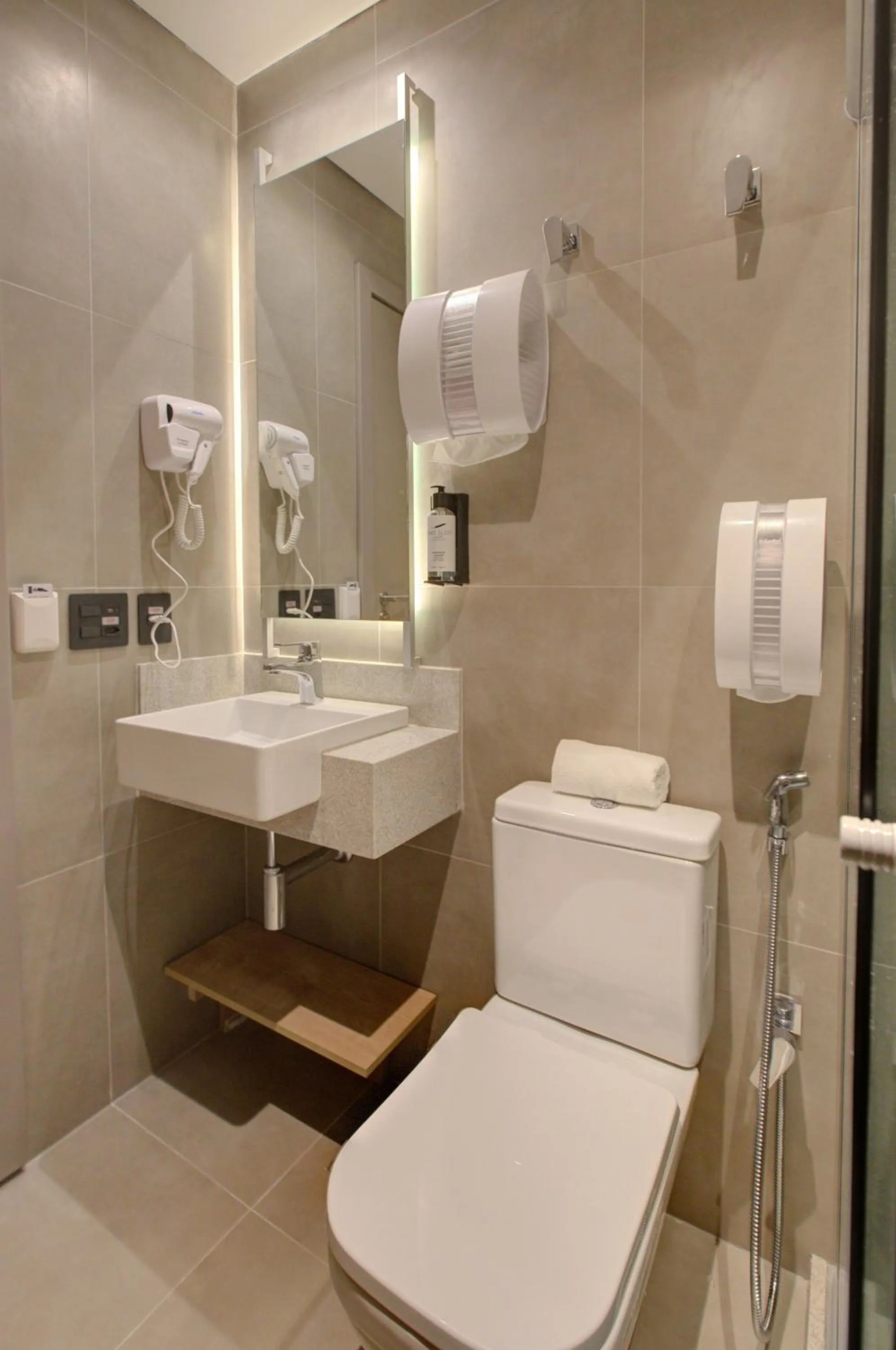 Toilet in Fast Sleep Suites by Slaviero Hoteis - Hotel dentro do Aeroporto de Guarulhos - Terminal 2 - desembarque oeste