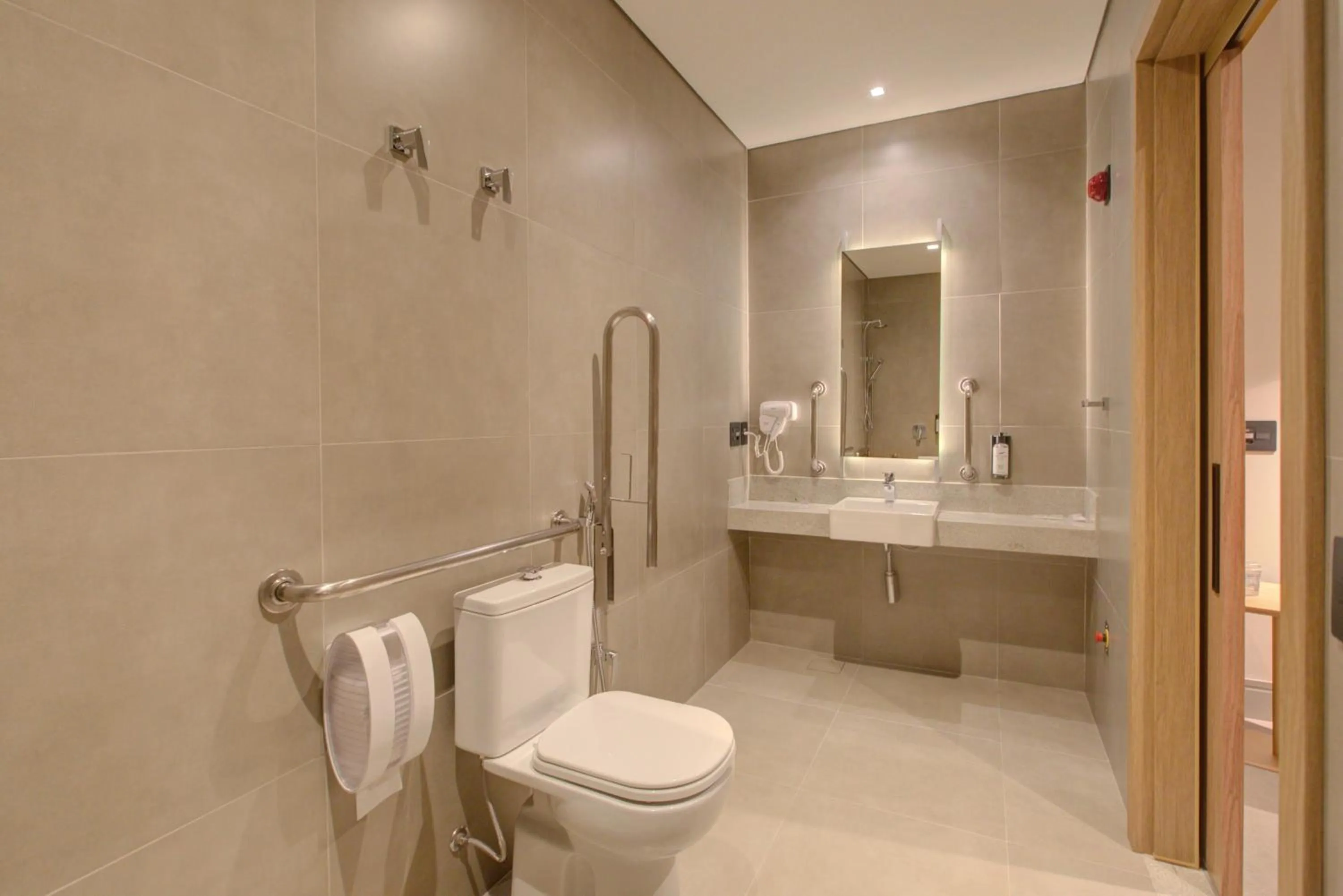 Bathroom in Fast Sleep Suites by Slaviero Hoteis - Hotel dentro do Aeroporto de Guarulhos - Terminal 2 - desembarque oeste