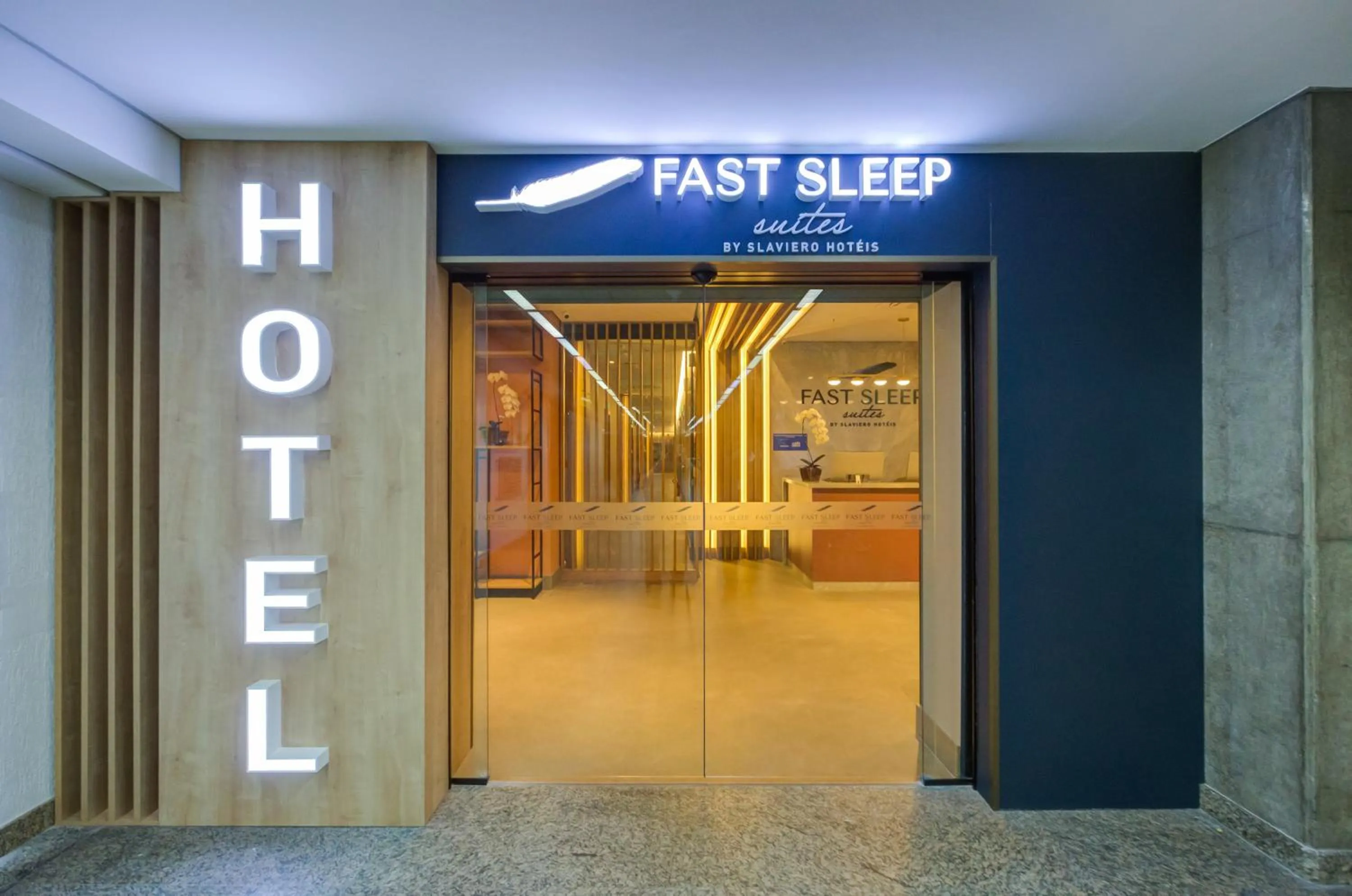 Facade/entrance in Fast Sleep Suites by Slaviero Hoteis - Hotel dentro do Aeroporto de Guarulhos - Terminal 2 - desembarque oeste