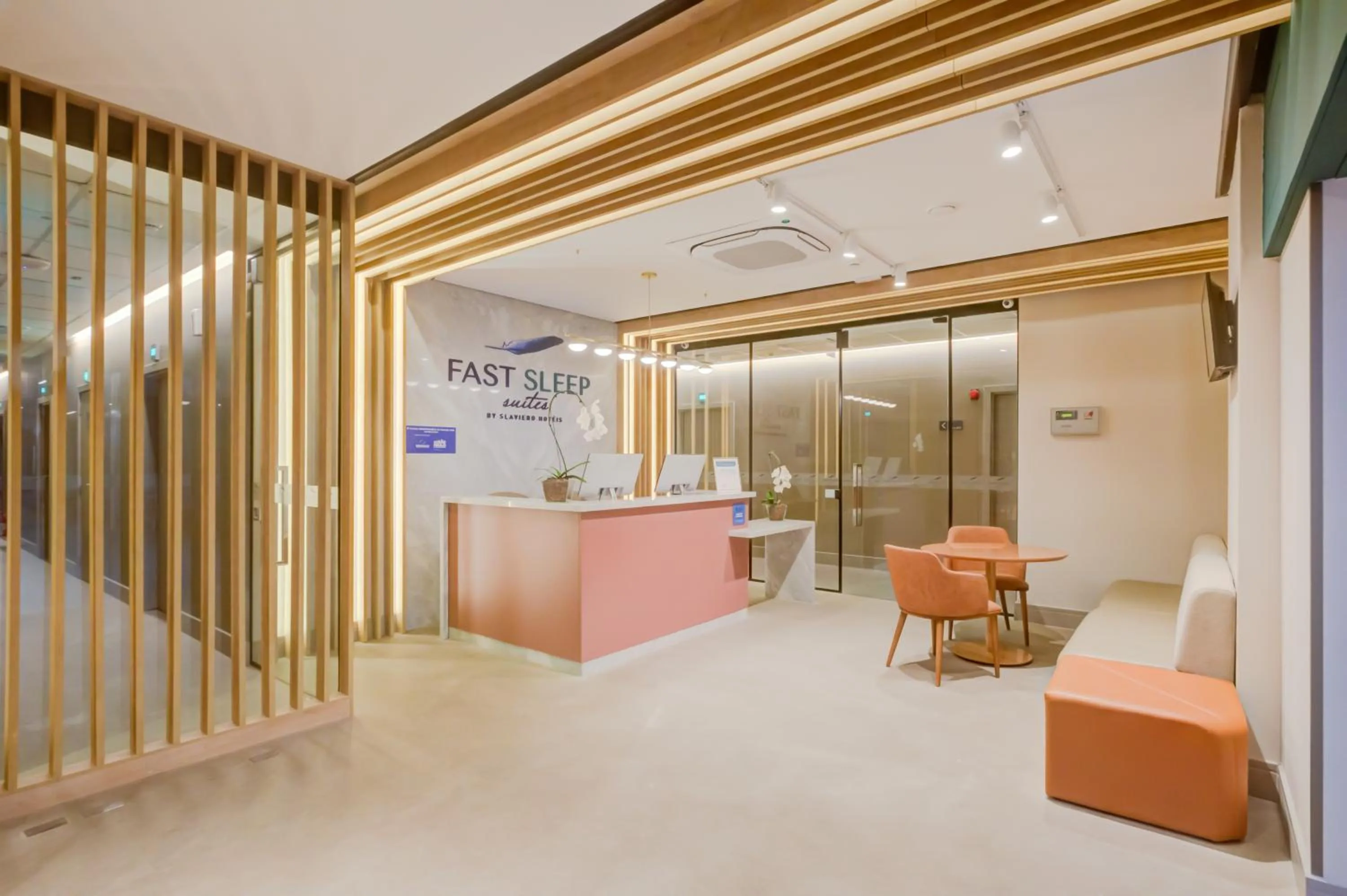 Lobby or reception in Fast Sleep Suites by Slaviero Hoteis - Hotel dentro do Aeroporto de Guarulhos - Terminal 2 - desembarque oeste