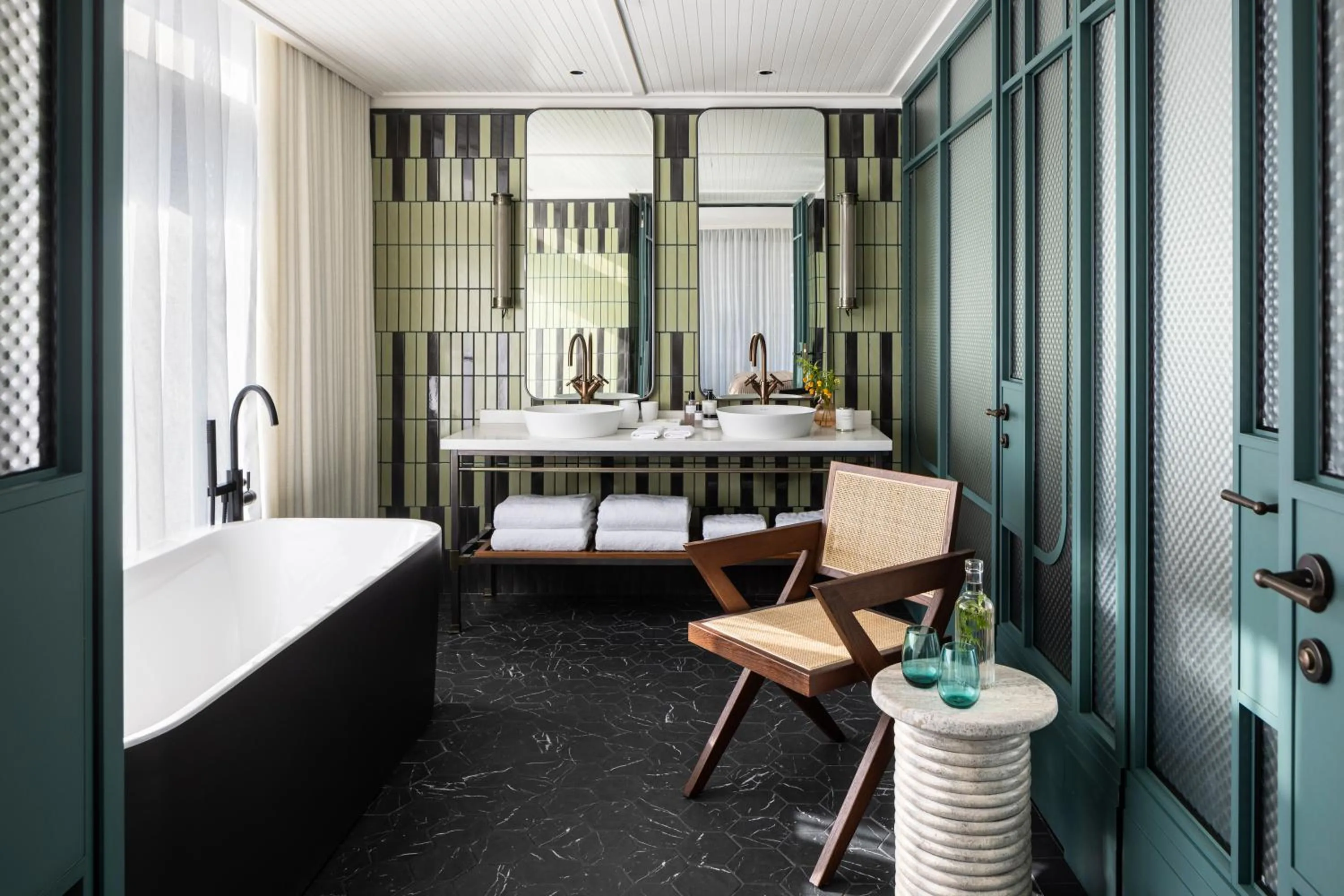 Shower in The George Tel Aviv