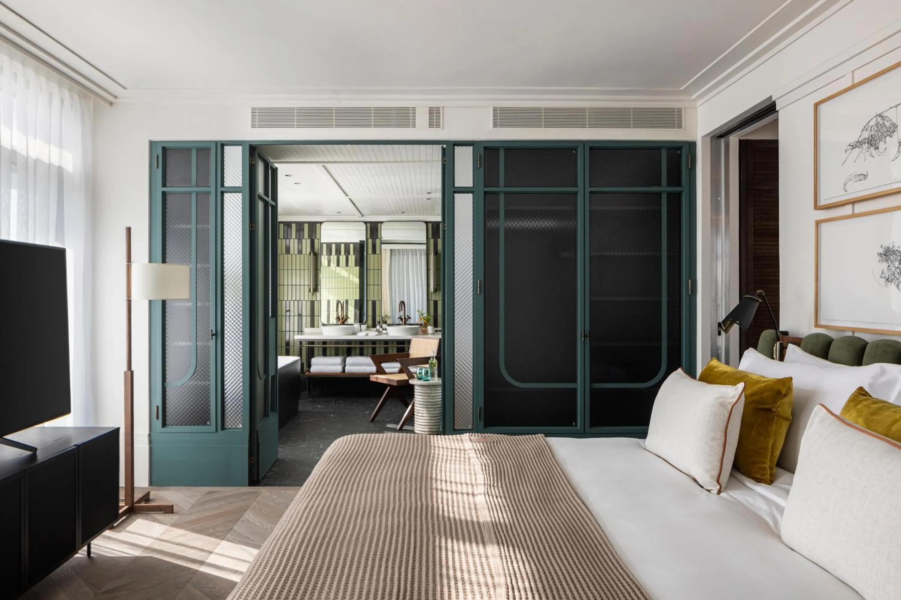 Bedroom, Bed in The George Tel Aviv