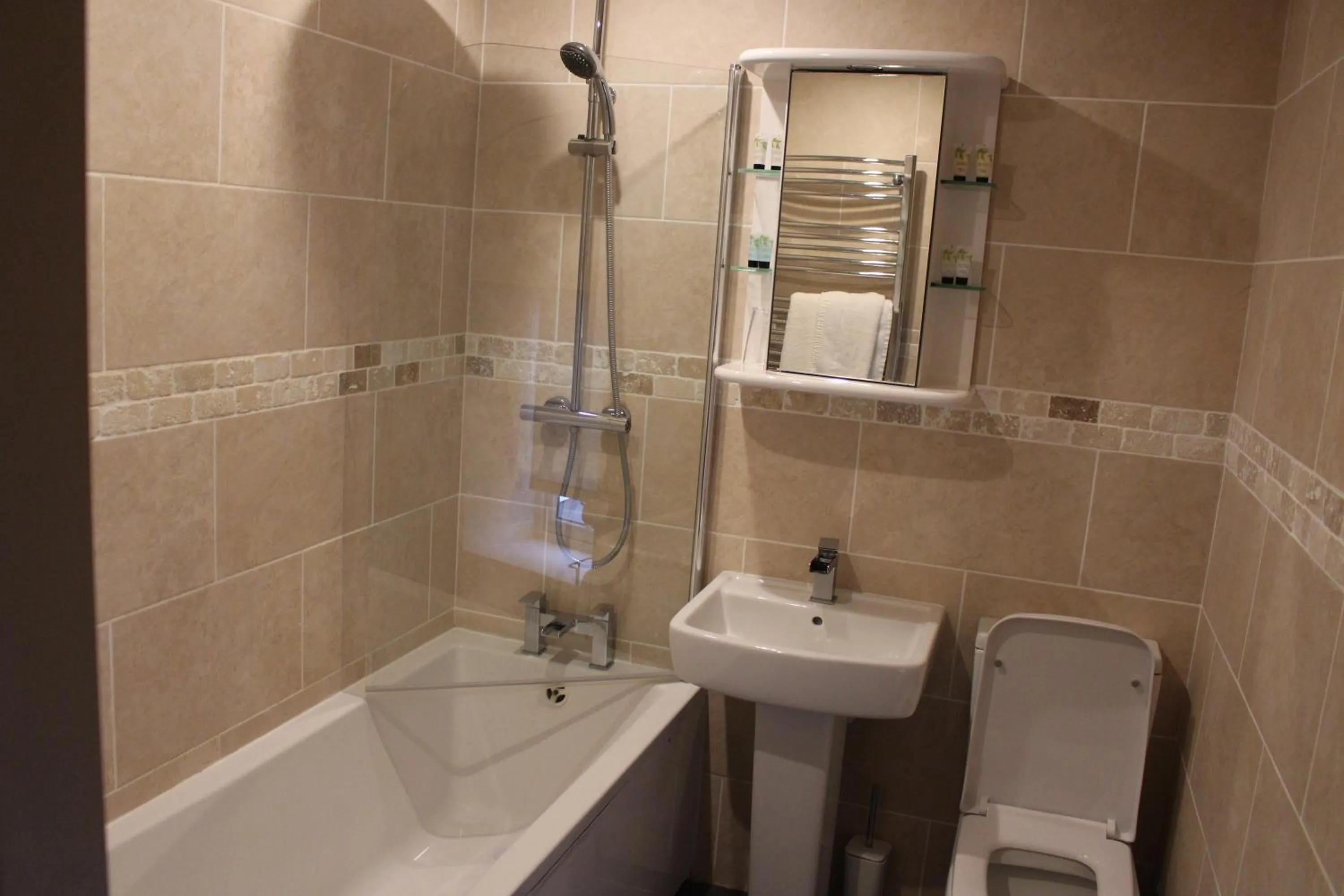 Shower in Palmer's Ale House