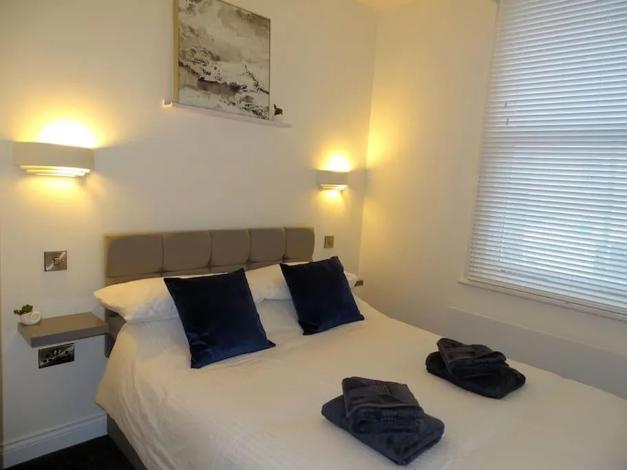 Apt 3 - Queens Court