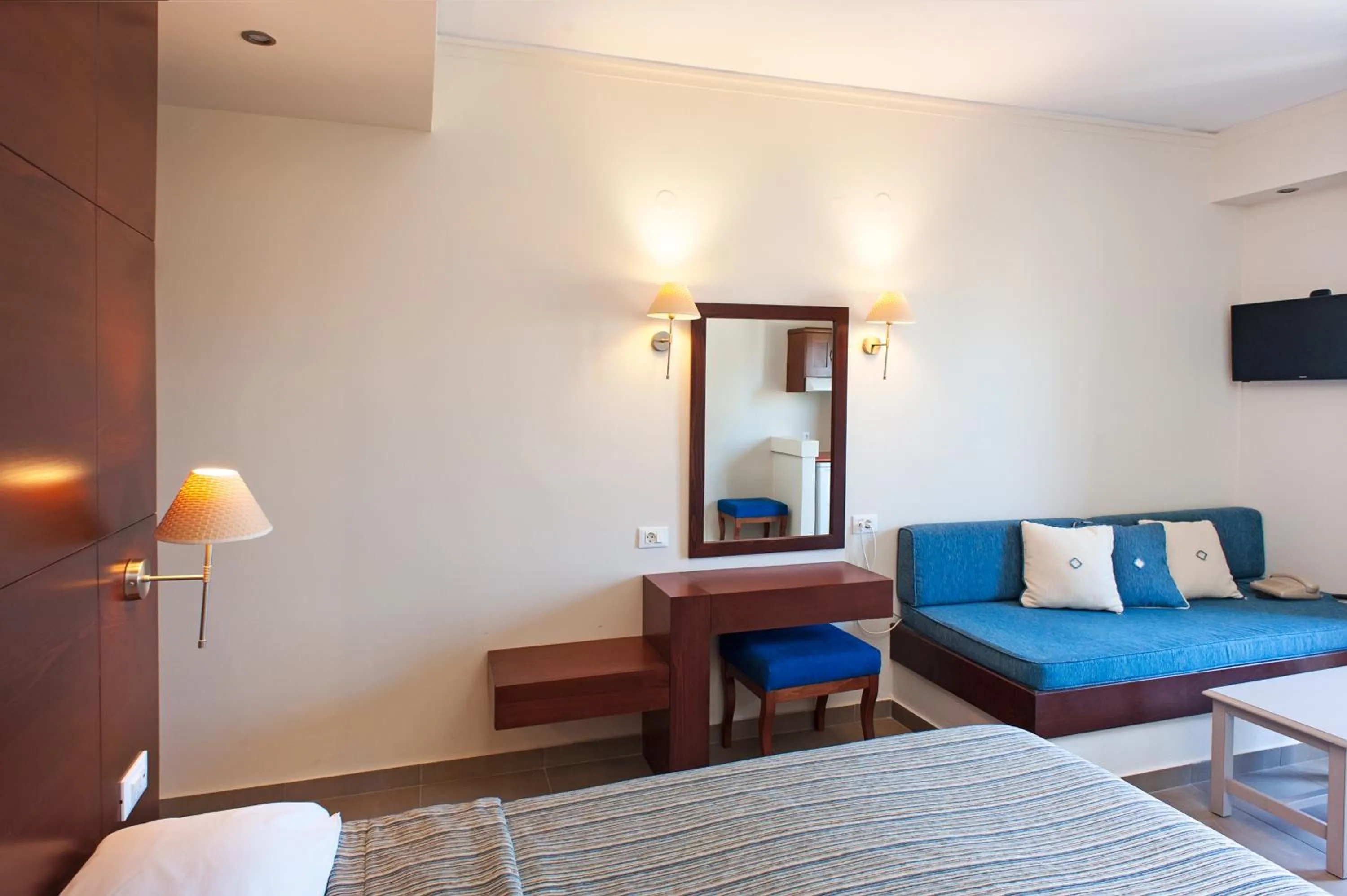 Decorative detail, Bed in Frideriki Studios & Apartments