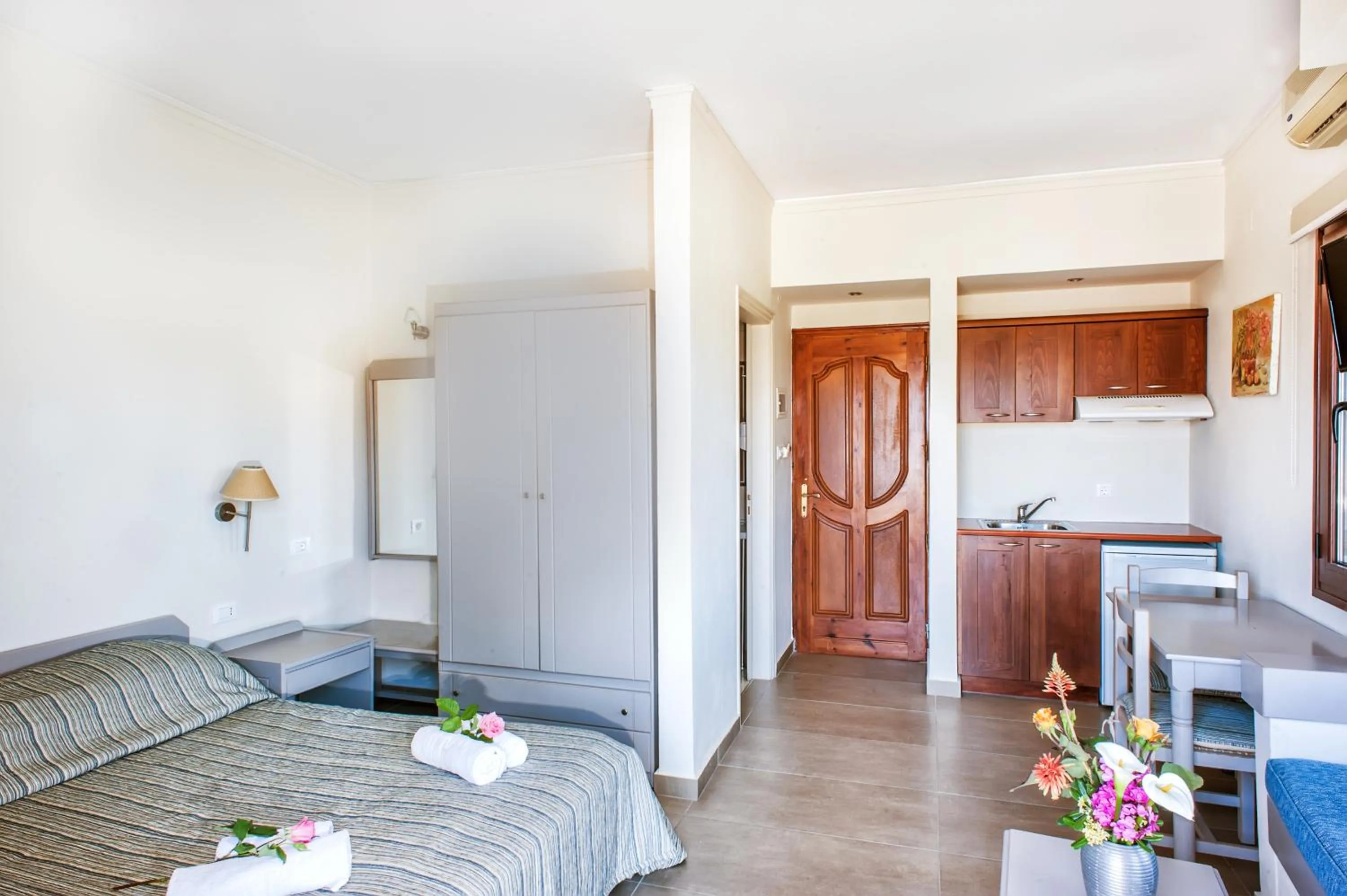 Decorative detail, Bed in Frideriki Studios & Apartments